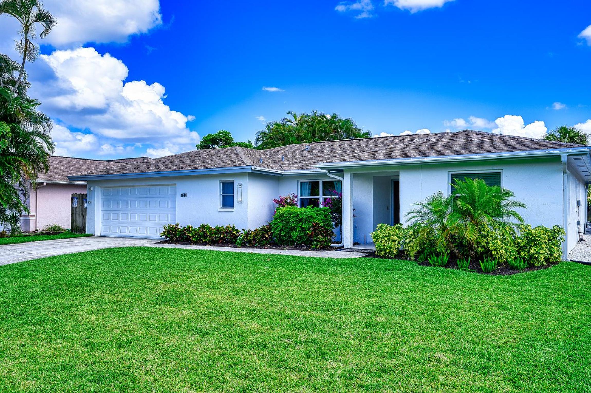 Hotel Stunning Beach Oasis with new Heated Pool and Spa! - Image 1