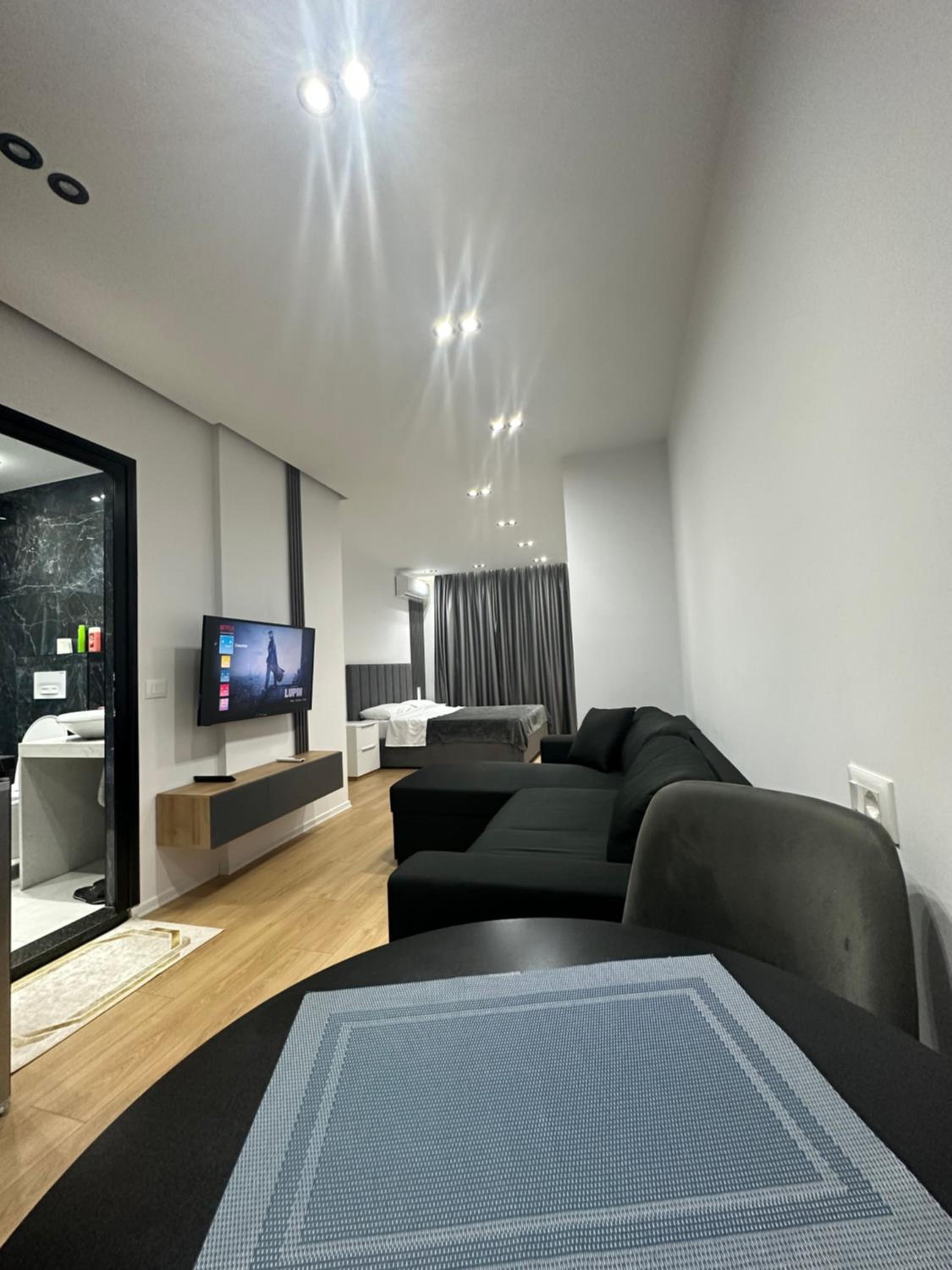Enzo Rooms Center
