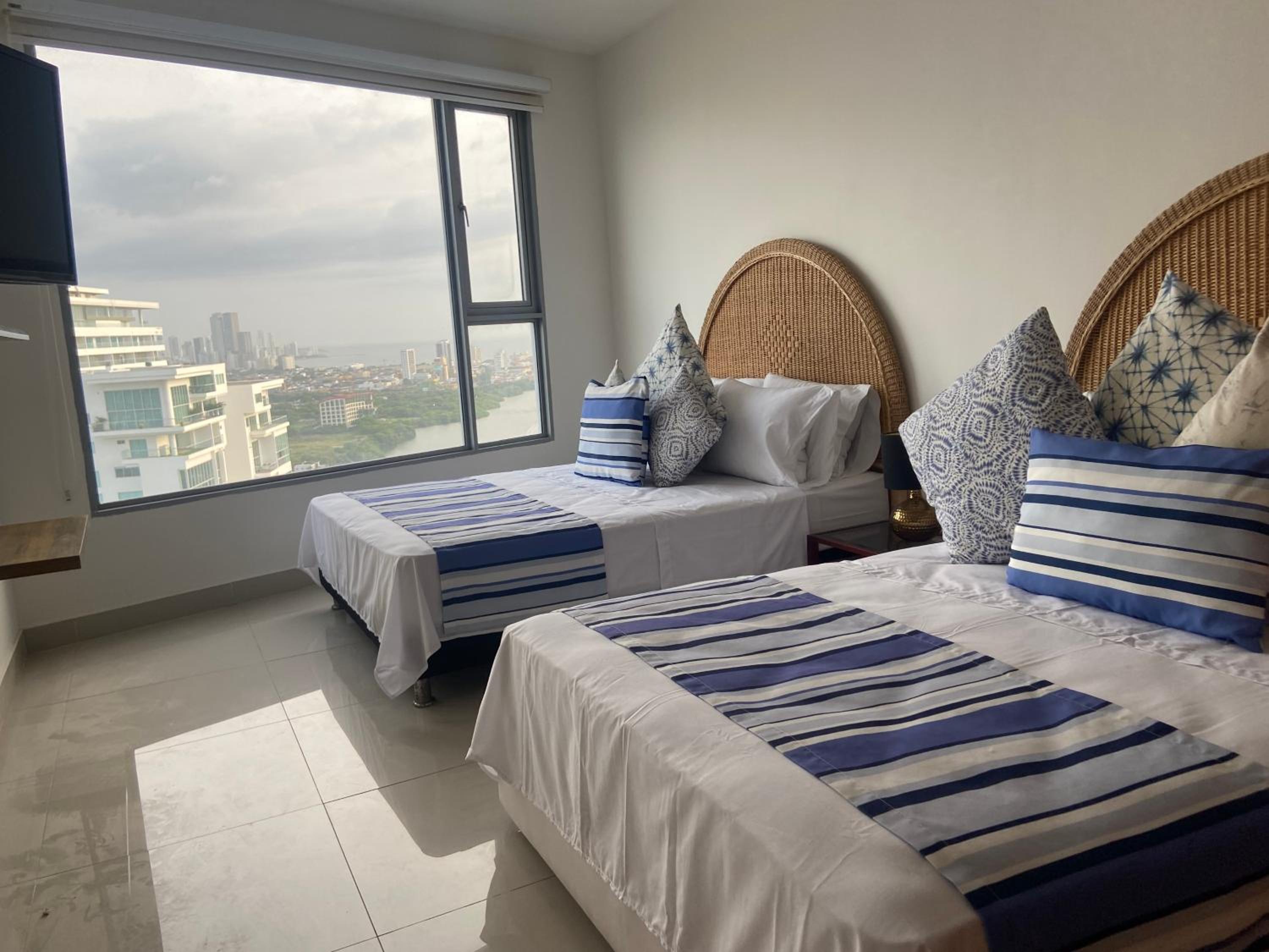 SkyMar Luxury 27