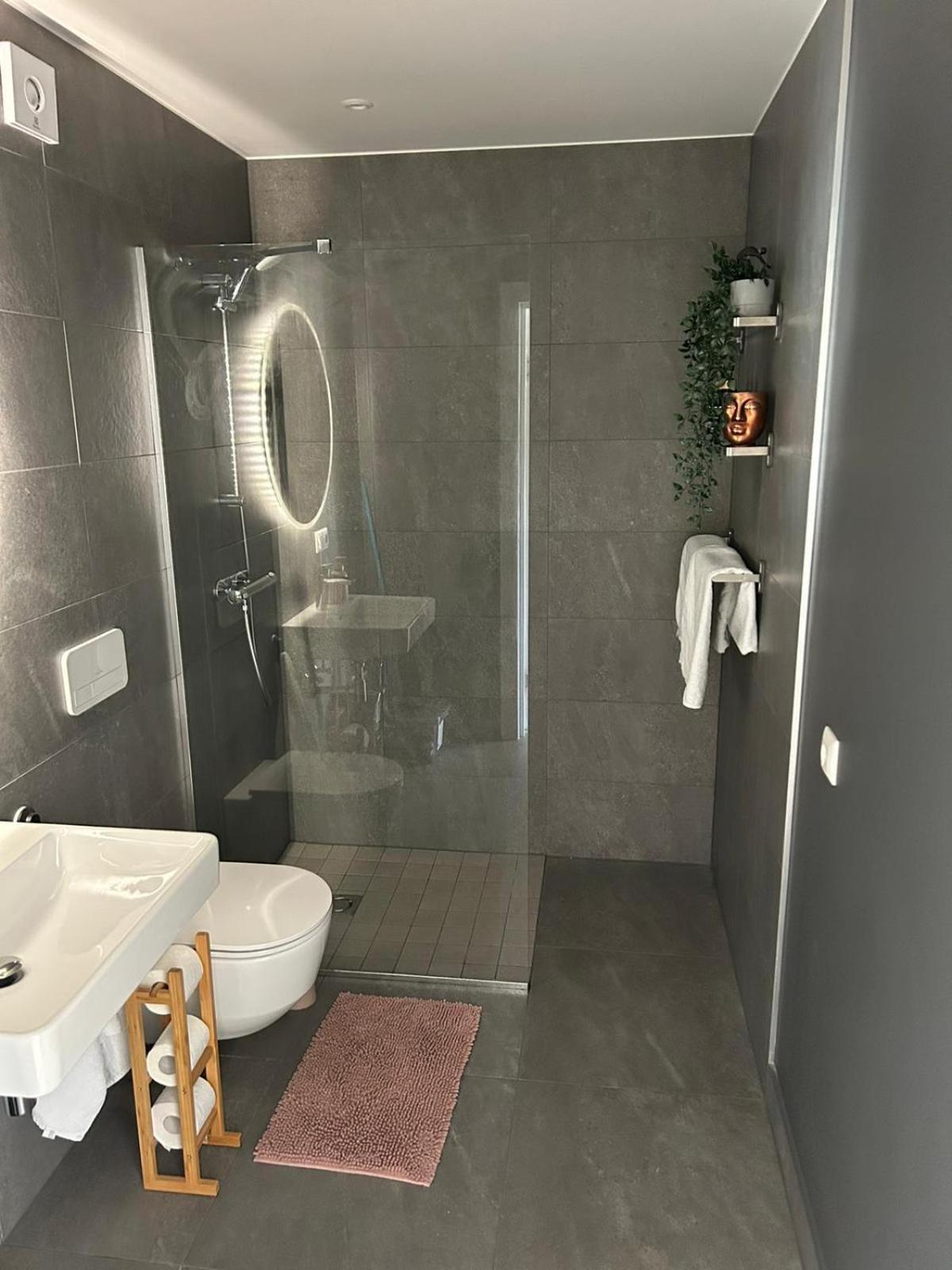 Albatross Getaway by the sea, SPA and forest with a Terrace view 5