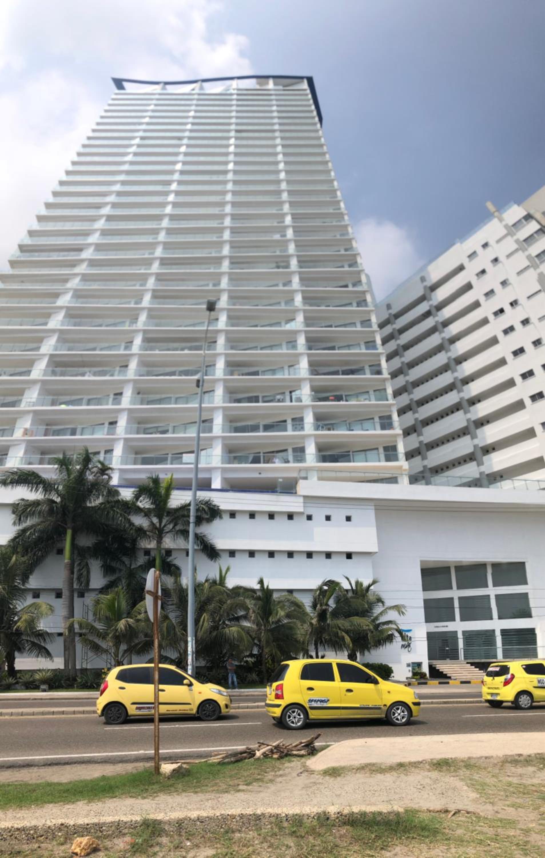 SkyMar Luxury 27