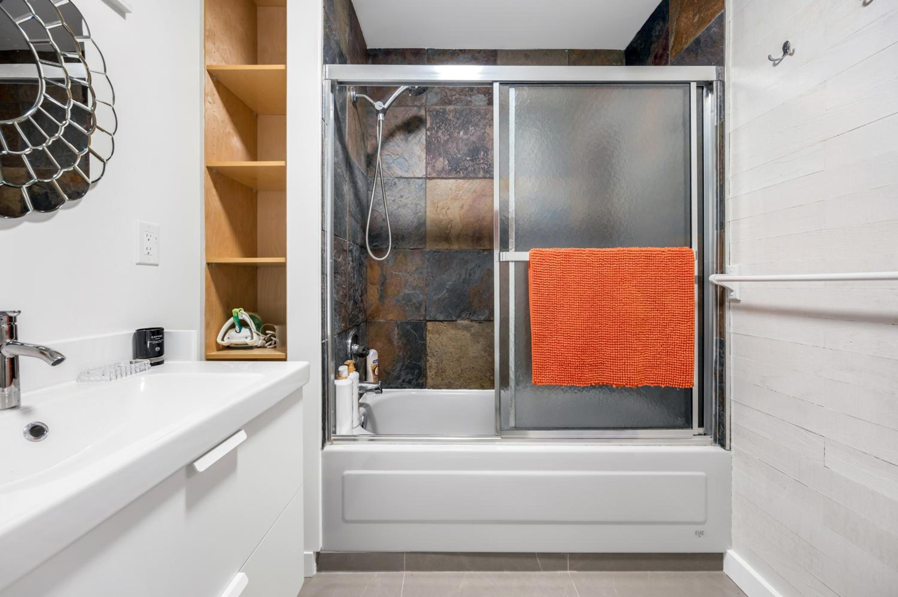 Luxury Delta 2BD Suit on ground floor