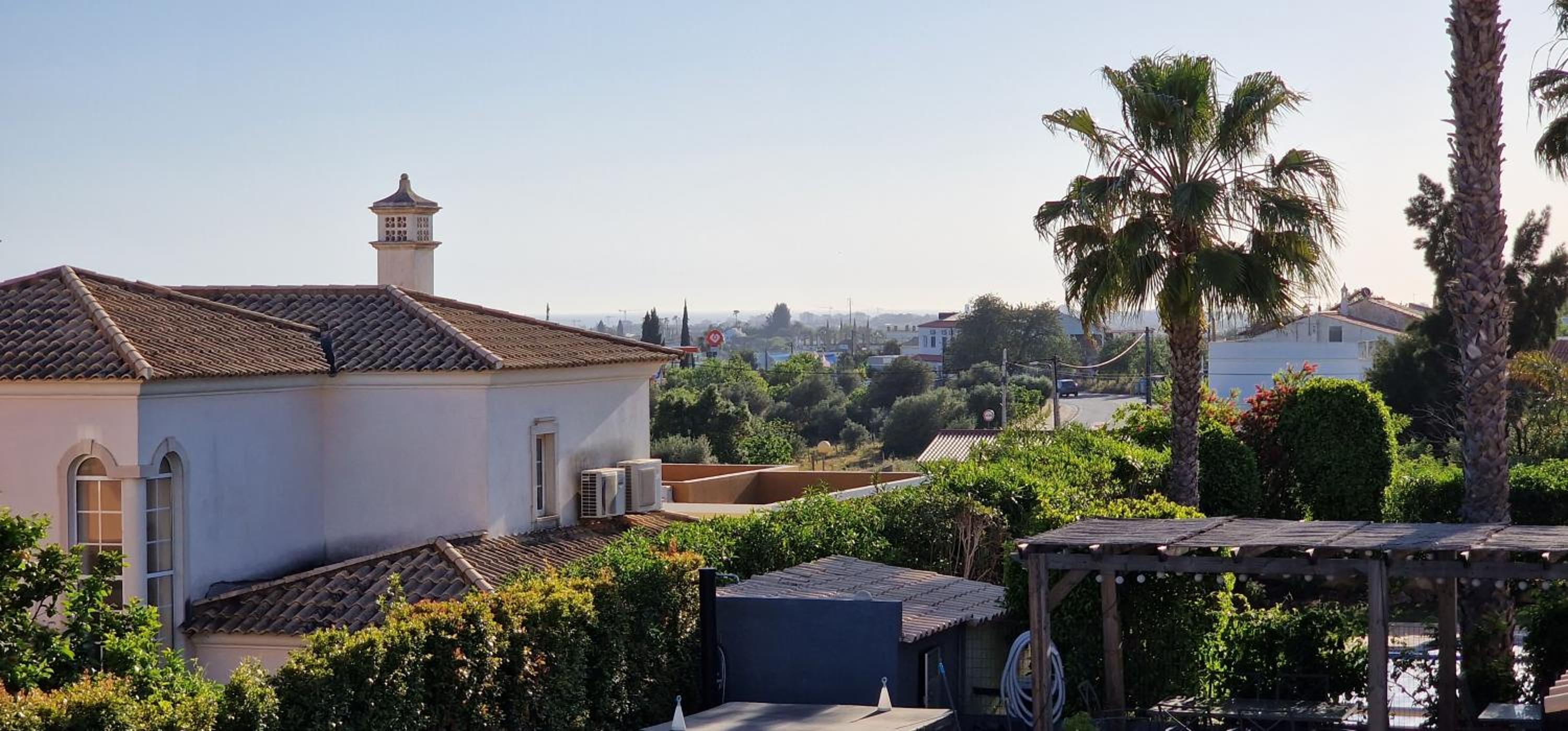 Villa Pretty Stunning House with Garden and Private Swimming Pool view 4