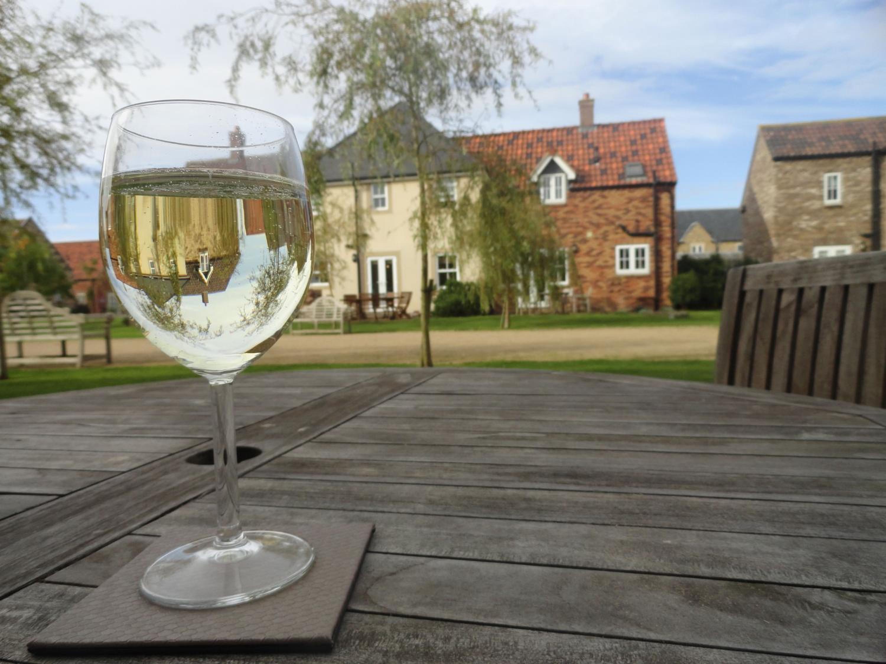 High Tide Cottage - Part of the The Bay Filey Holiday Village with pool, gym and direct beach access, pub, restaurant, tennis and meadows walks