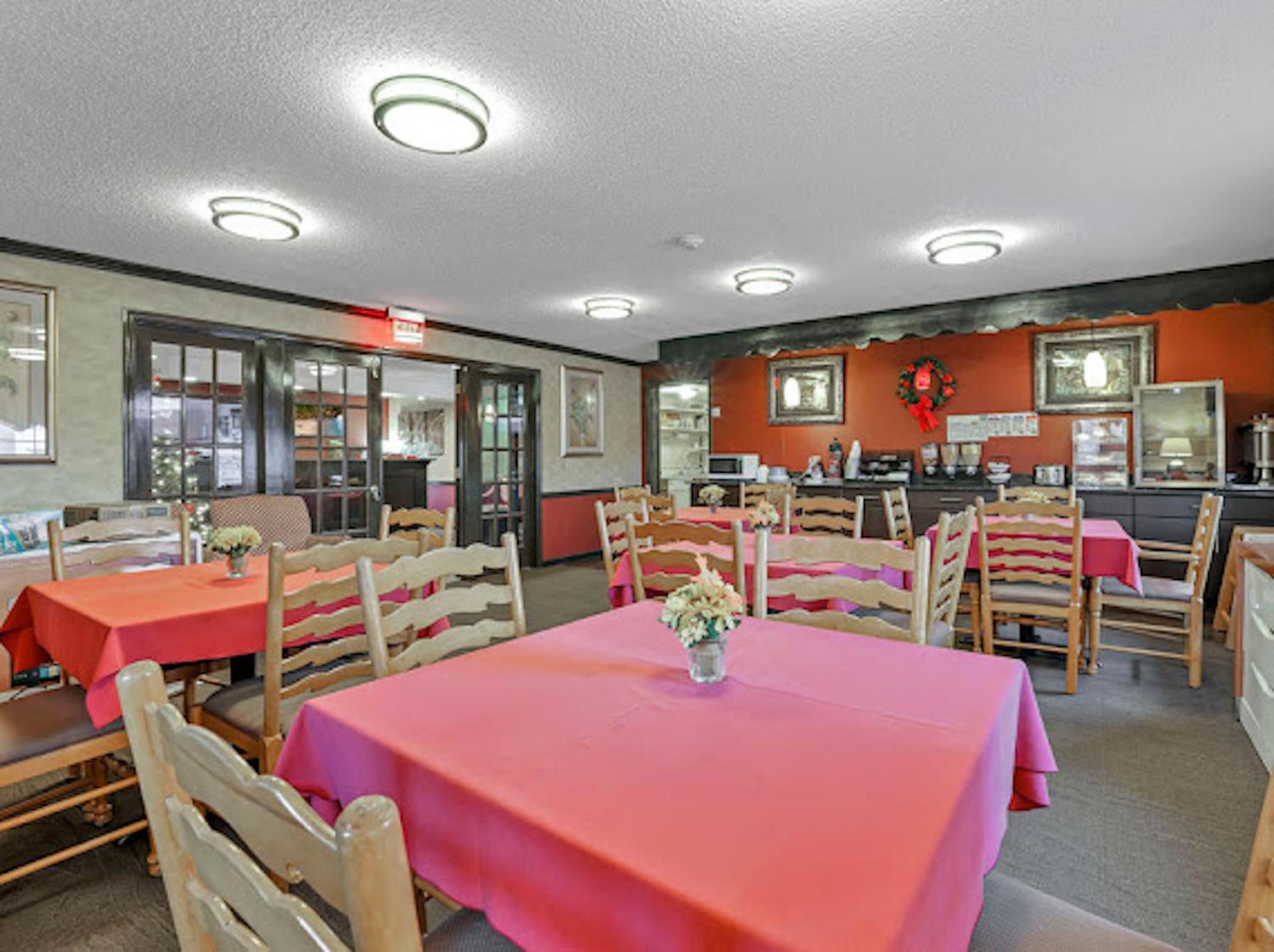 Red Roof Inn Uhrichsville