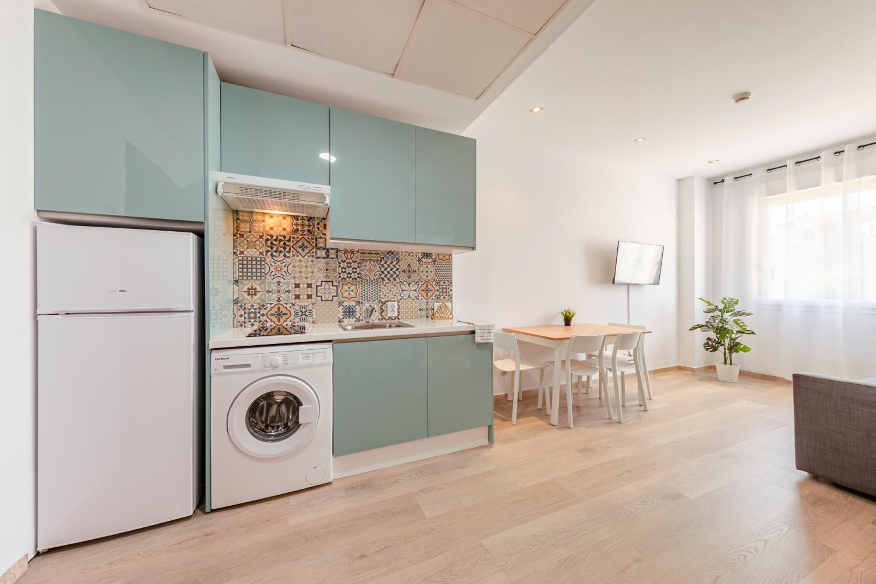 Apartment with free parking and pool photo 3