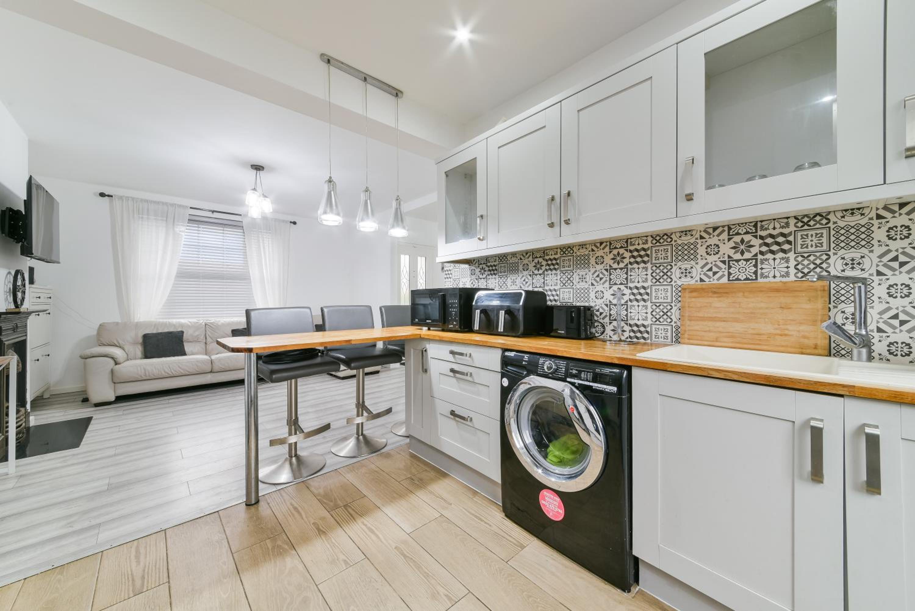 2-Bed House, Bromley, Free Parking, 30 min to Central London - Sleeps 6