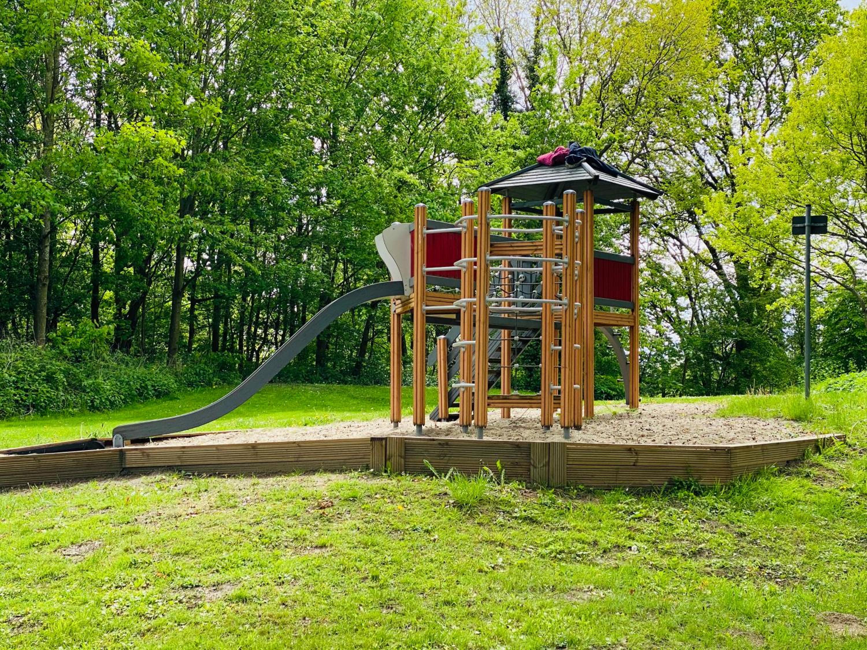 FeWo SONNENDECK Familien-strandnah-Garten-Hunde-Sport-und Schwimmbadnah-HansaPark