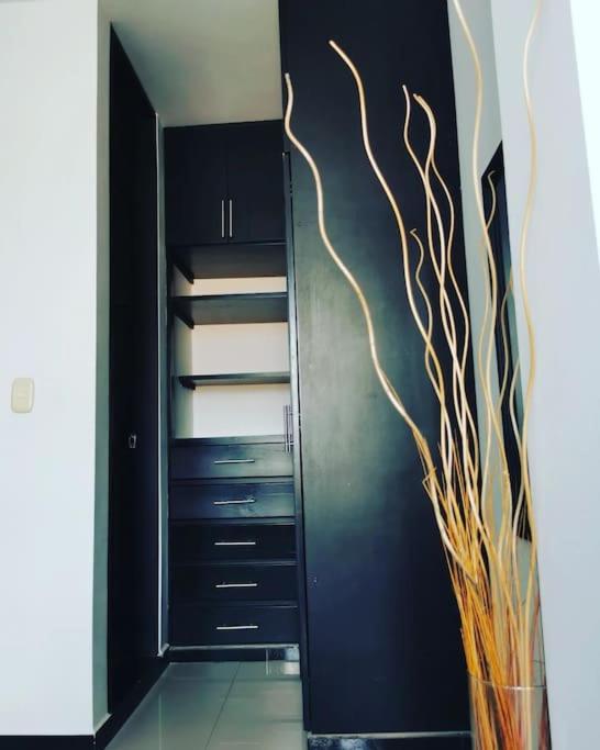 Moderno y lindo apartamento de 3 habitaciones cerca al aeropuerto