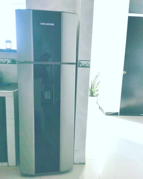 Moderno y lindo apartamento de 3 habitaciones cerca al aeropuerto