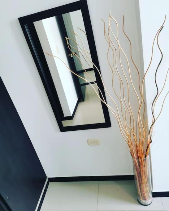 Moderno y lindo apartamento de 3 habitaciones cerca al aeropuerto