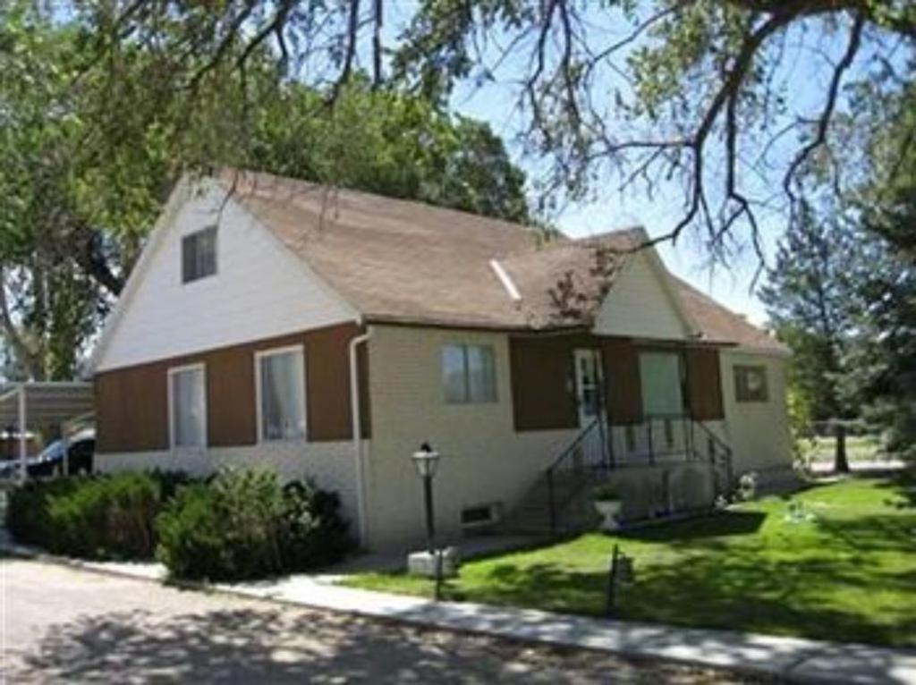 Pine Tree Inn view 2