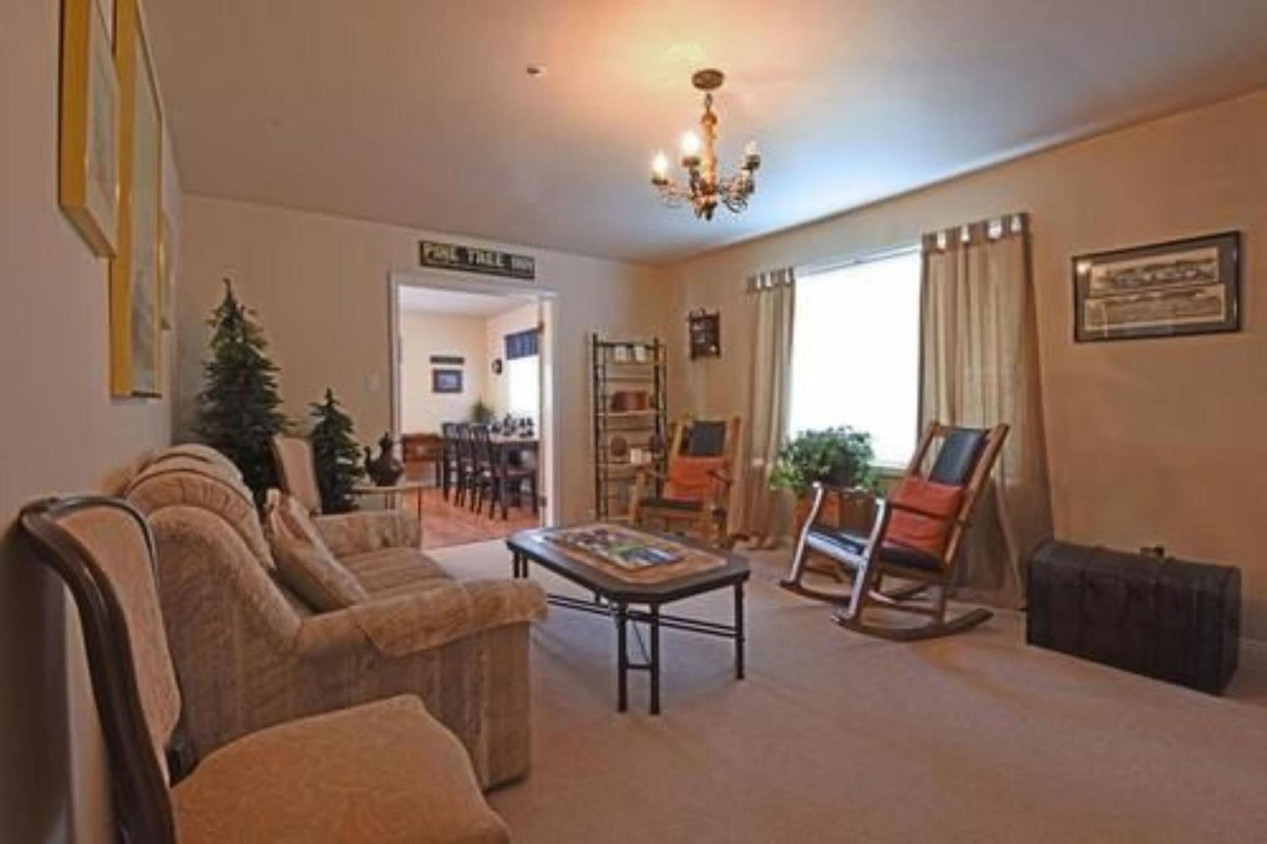 Pine Tree Inn view 3