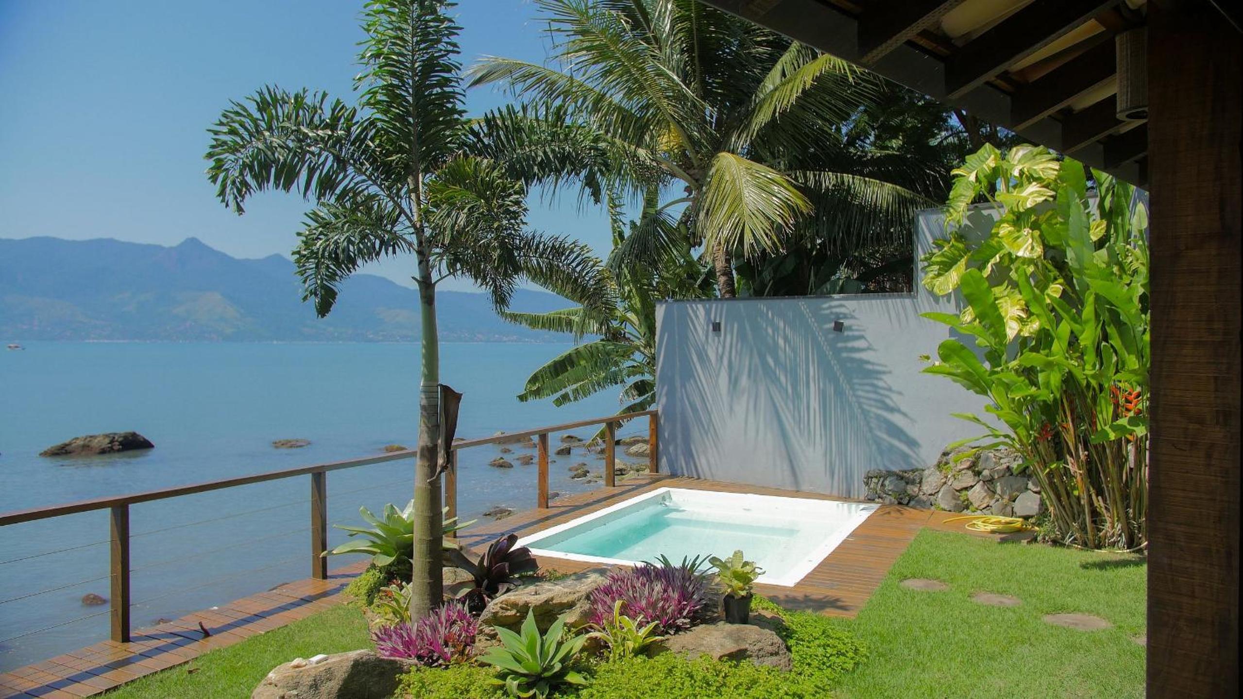 Casa Pé na Areia em frente à Ilhabela
