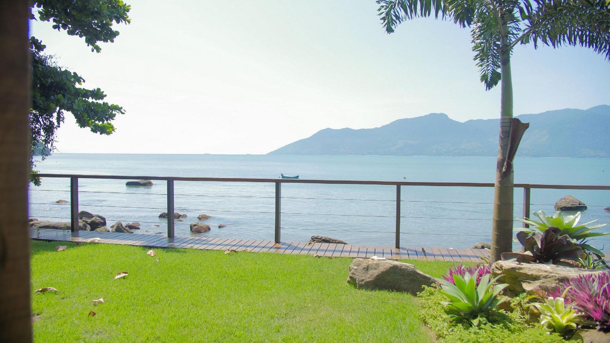 Casa Pé na Areia em frente à Ilhabela