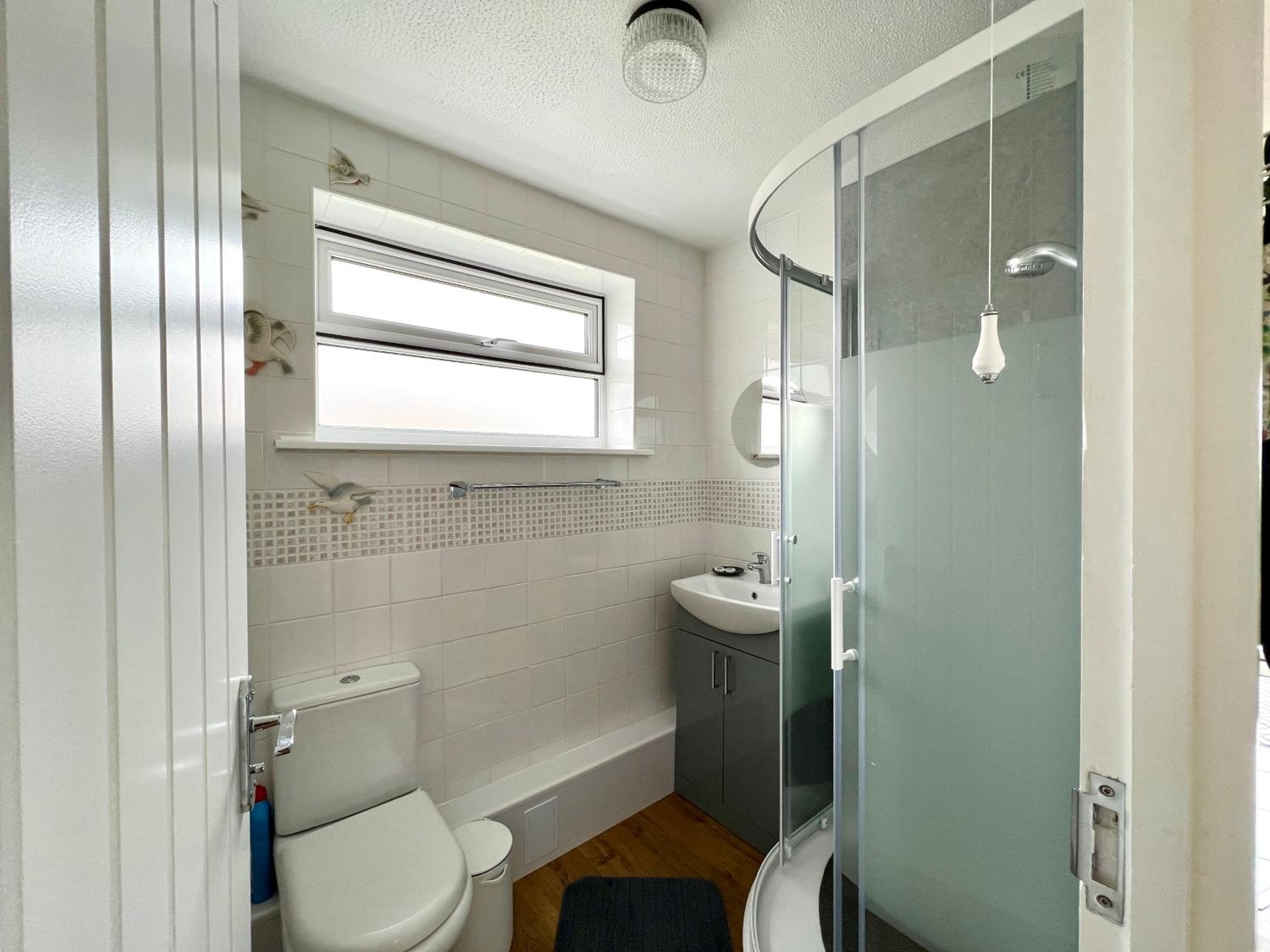 SEAVIEW self-catering coastal bungalow in rural West Wight view 2