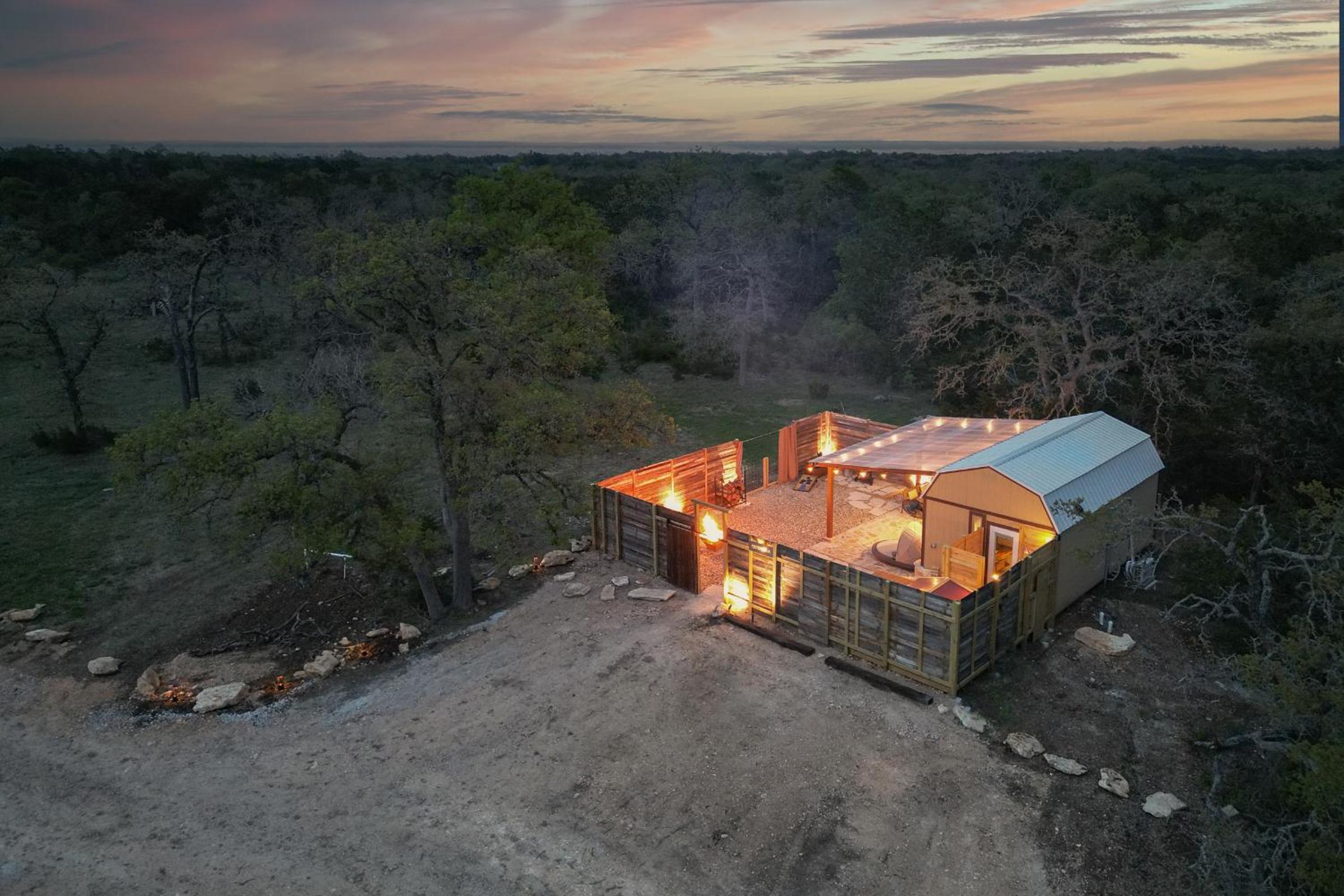 Hotel Romantic Tiny Luxury Retreat W Sauna, Heated Pool N Outdoor Shower In Wimberley 10 Acres
