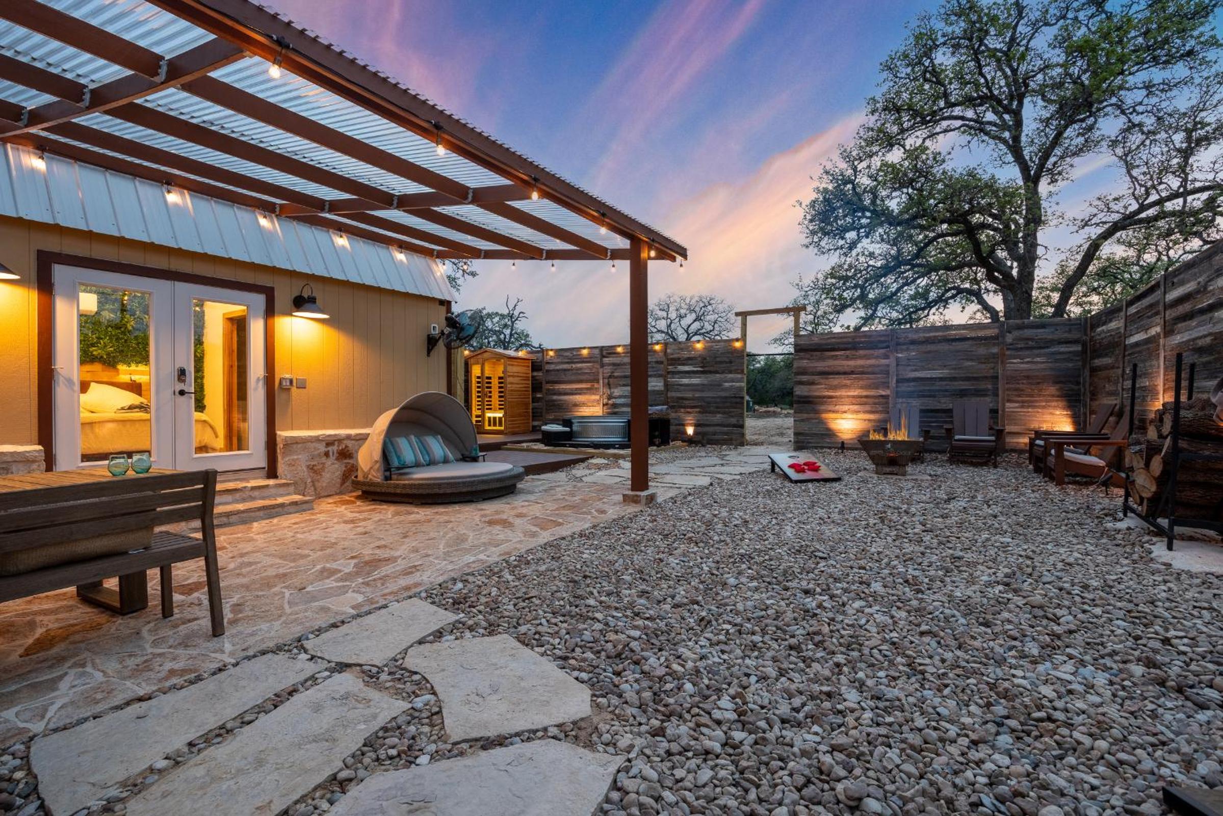 Romantic Luxury stay w Sauna, Pool & Amenities on 10 acres view 3