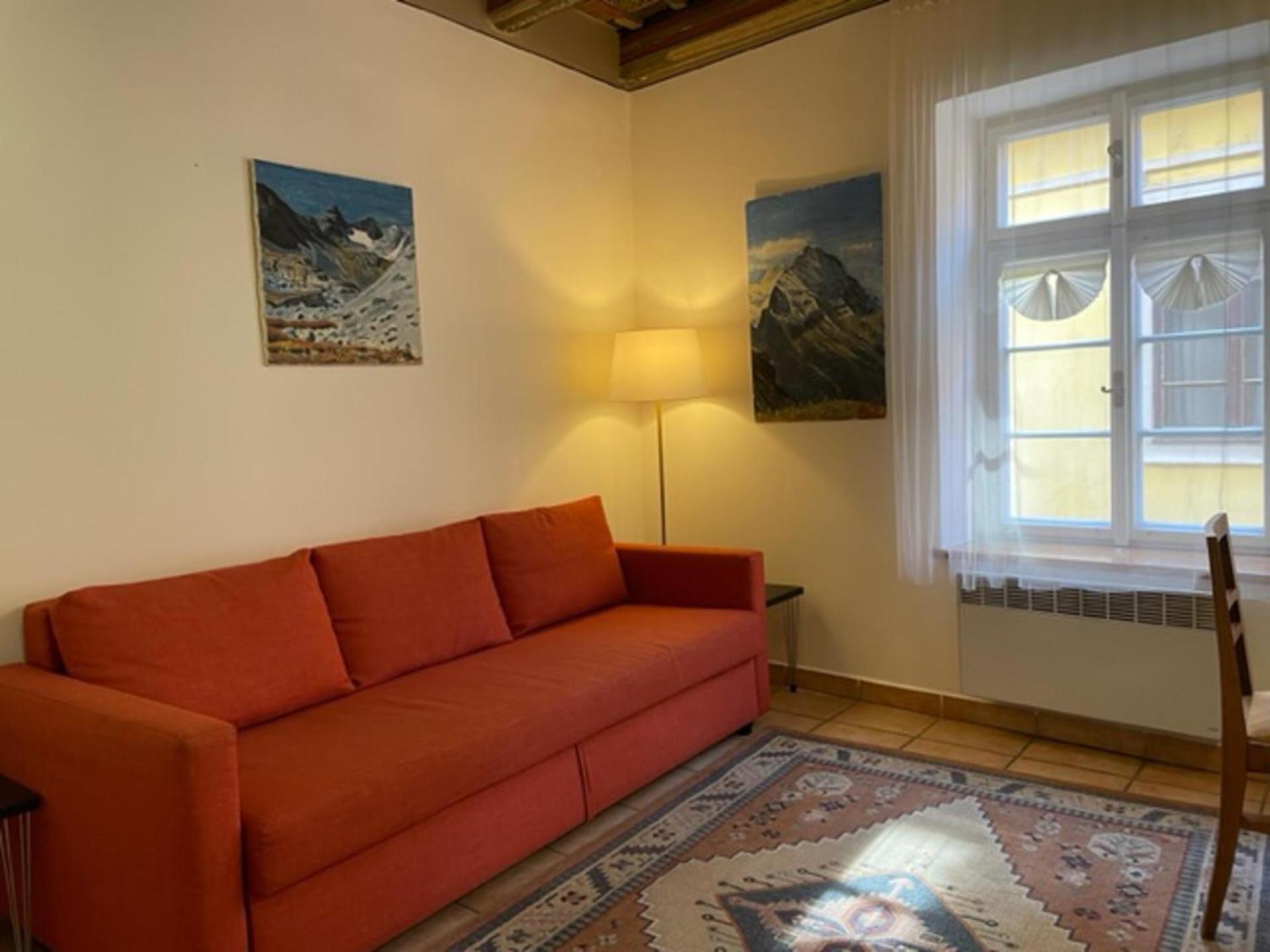 1 Bed Flat - Sleeps 4 - Balcony - Wifi