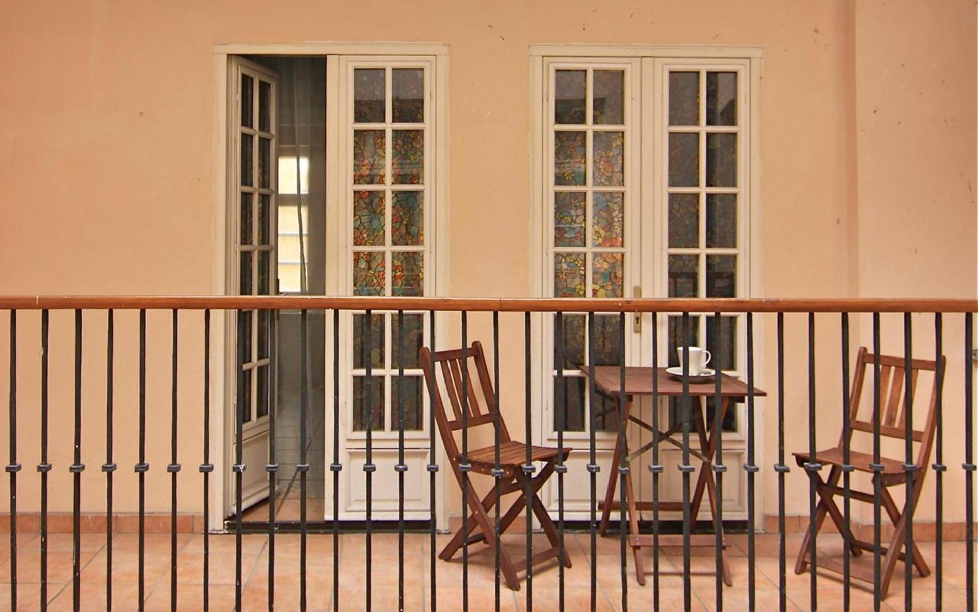 1 Bed Flat - Sleeps 4 - Balcony - Wifi