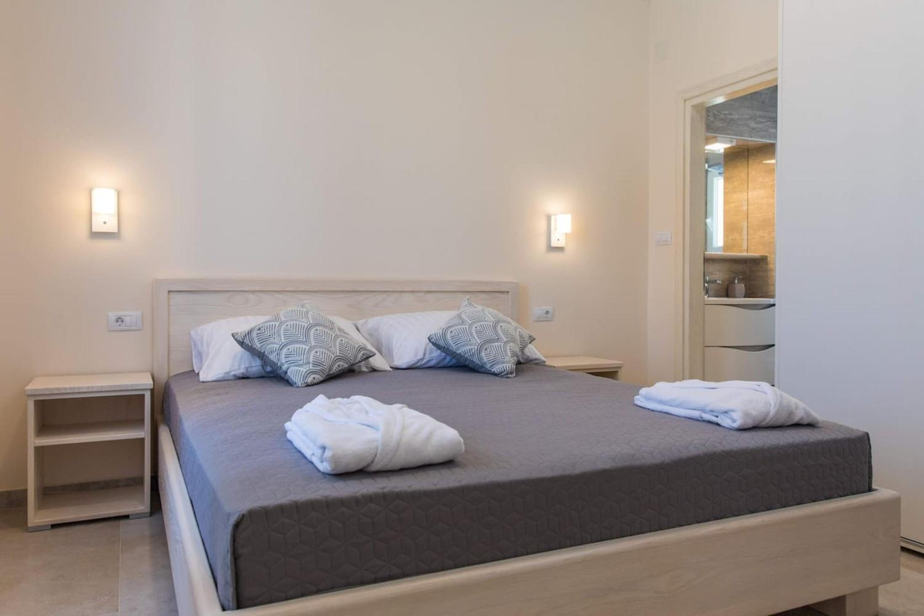 Spacious Villa with Private Pool in Dubrovnik