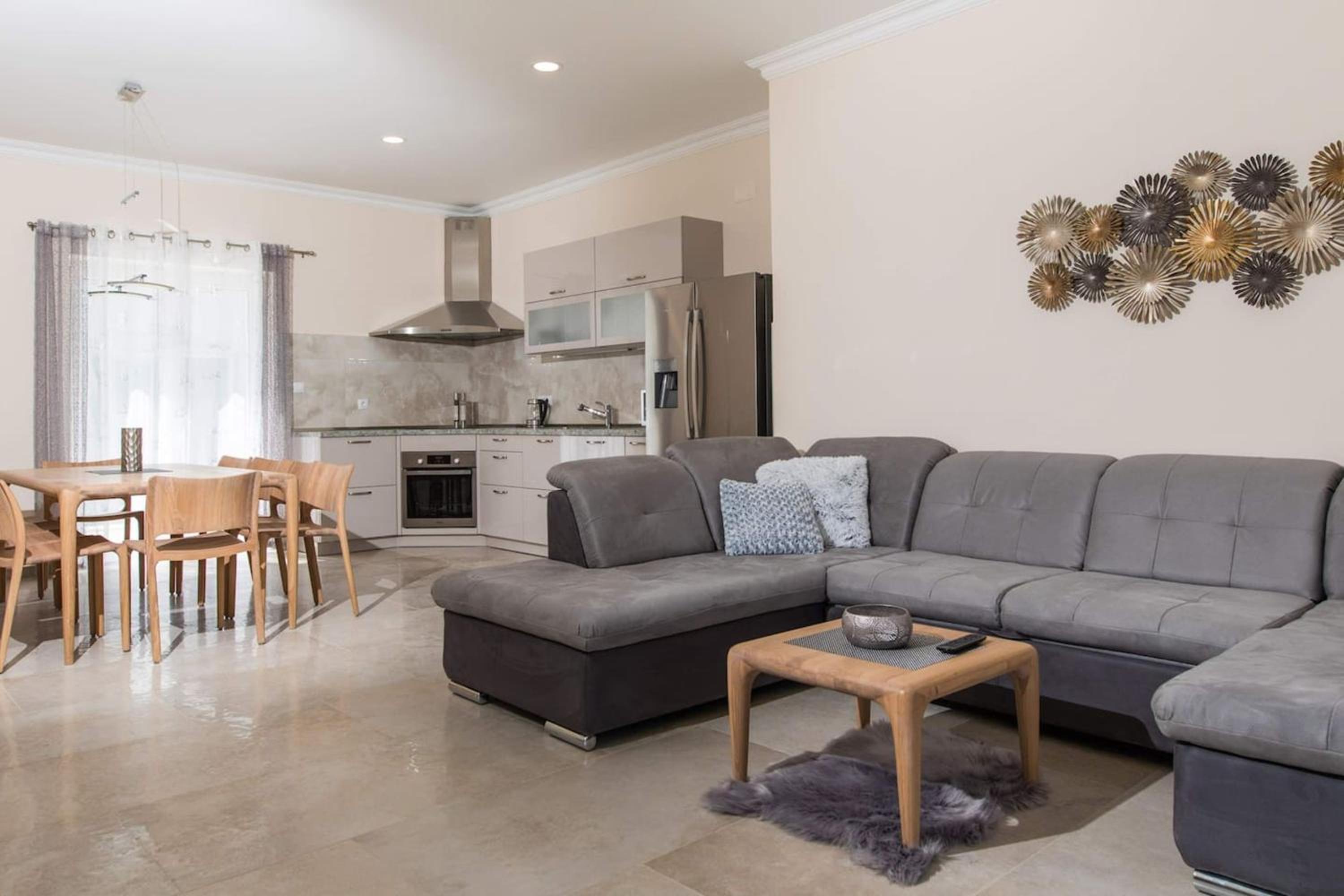 Spacious Villa with Private Pool in Dubrovnik