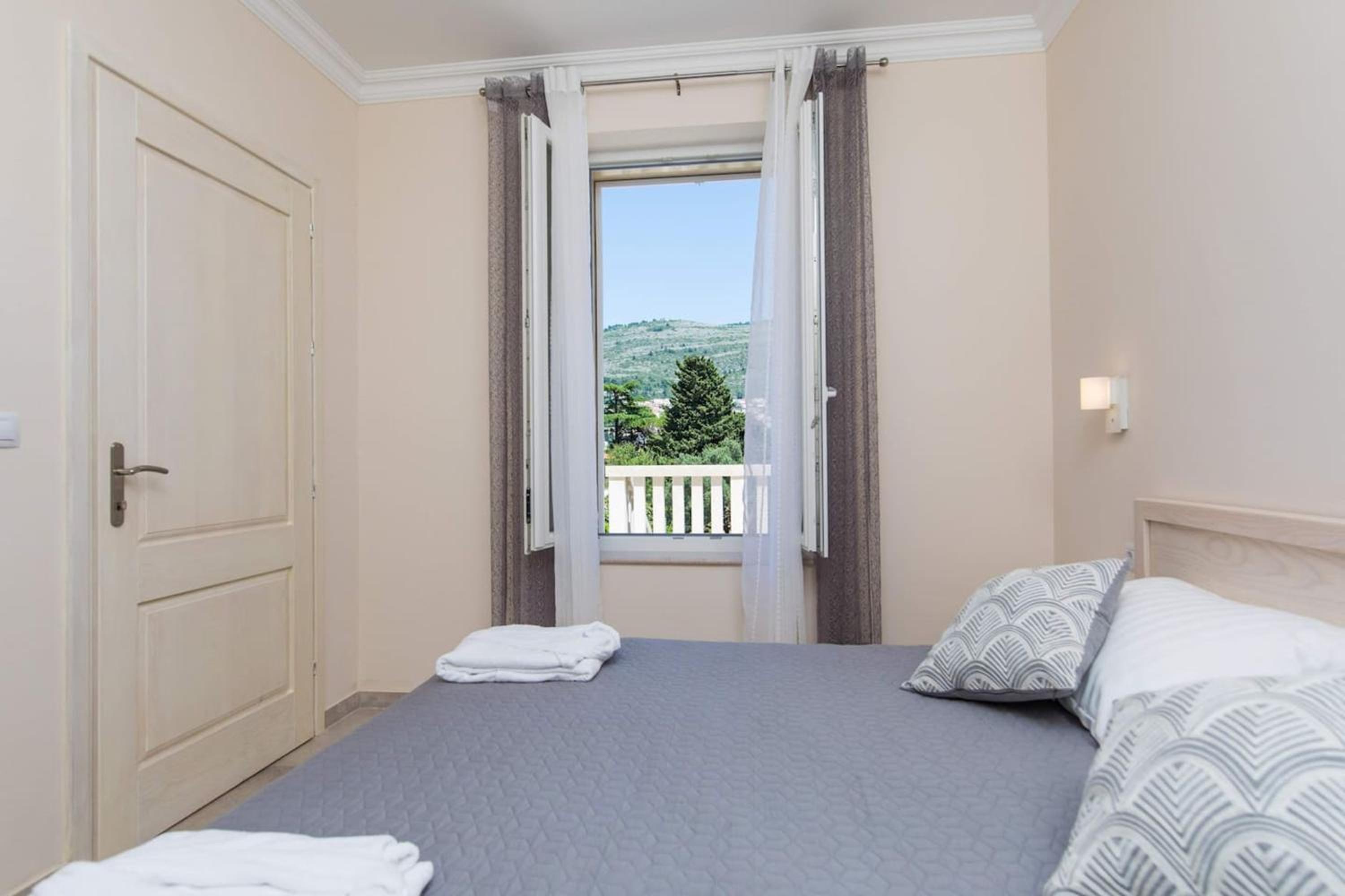 Spacious Villa with Private Pool in Dubrovnik