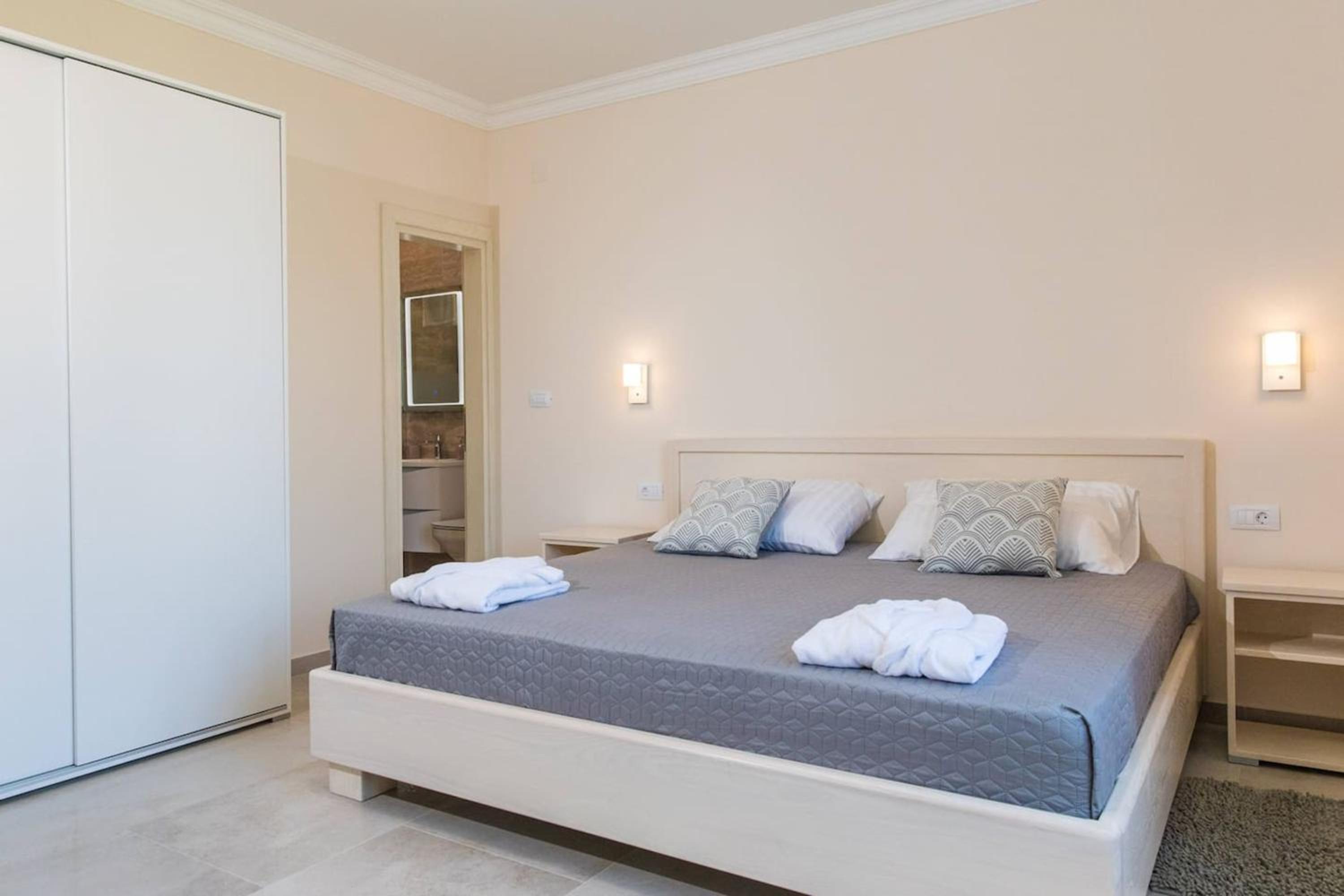 Spacious Villa with Private Pool in Dubrovnik