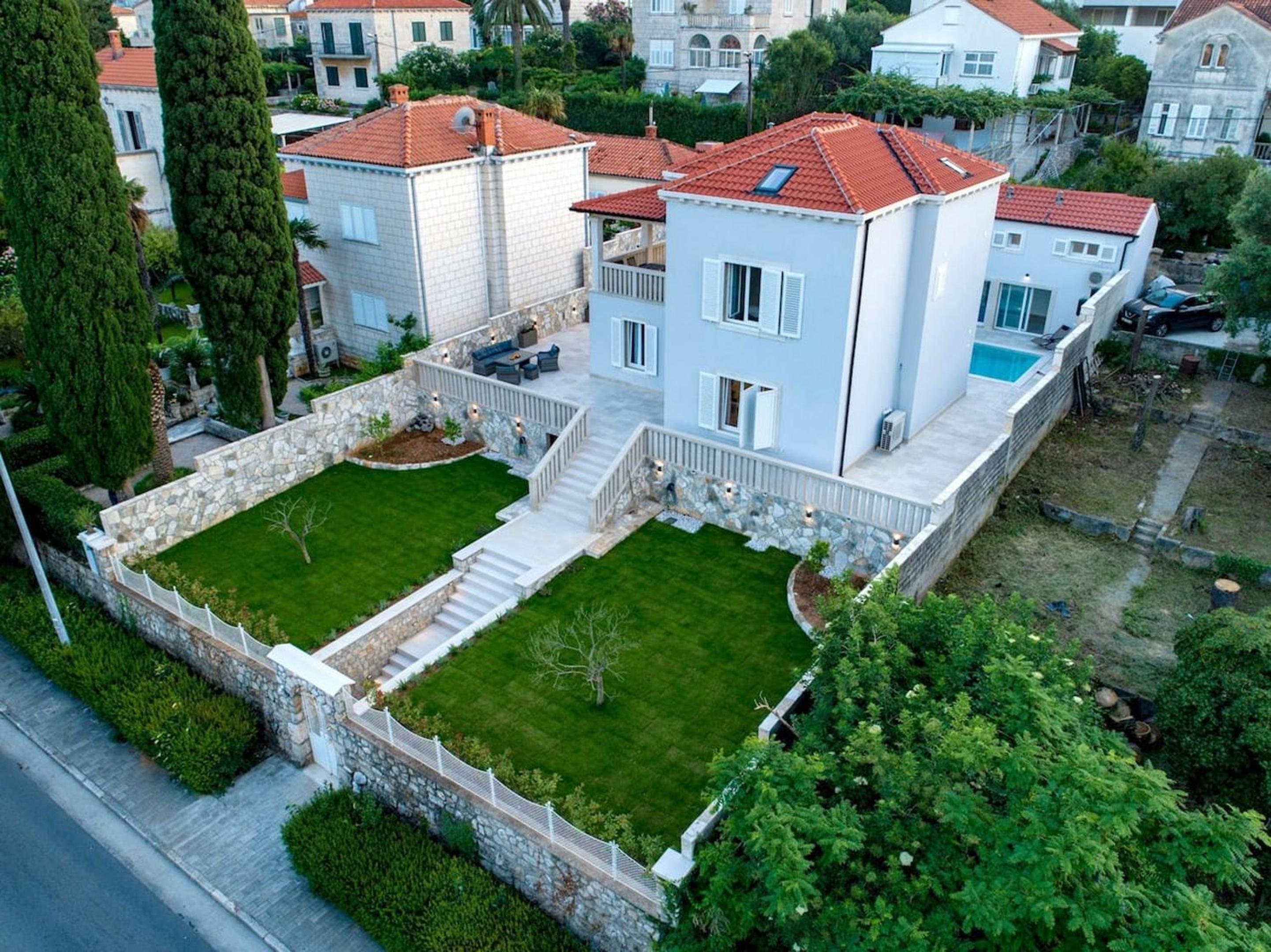 Spacious Villa with Private Pool in Dubrovnik