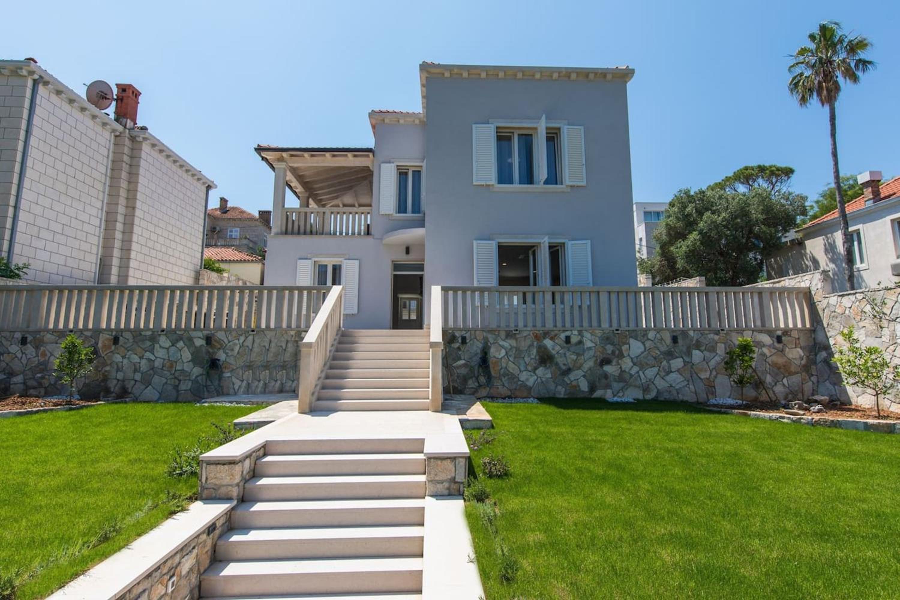 Spacious Villa with Private Pool in Dubrovnik