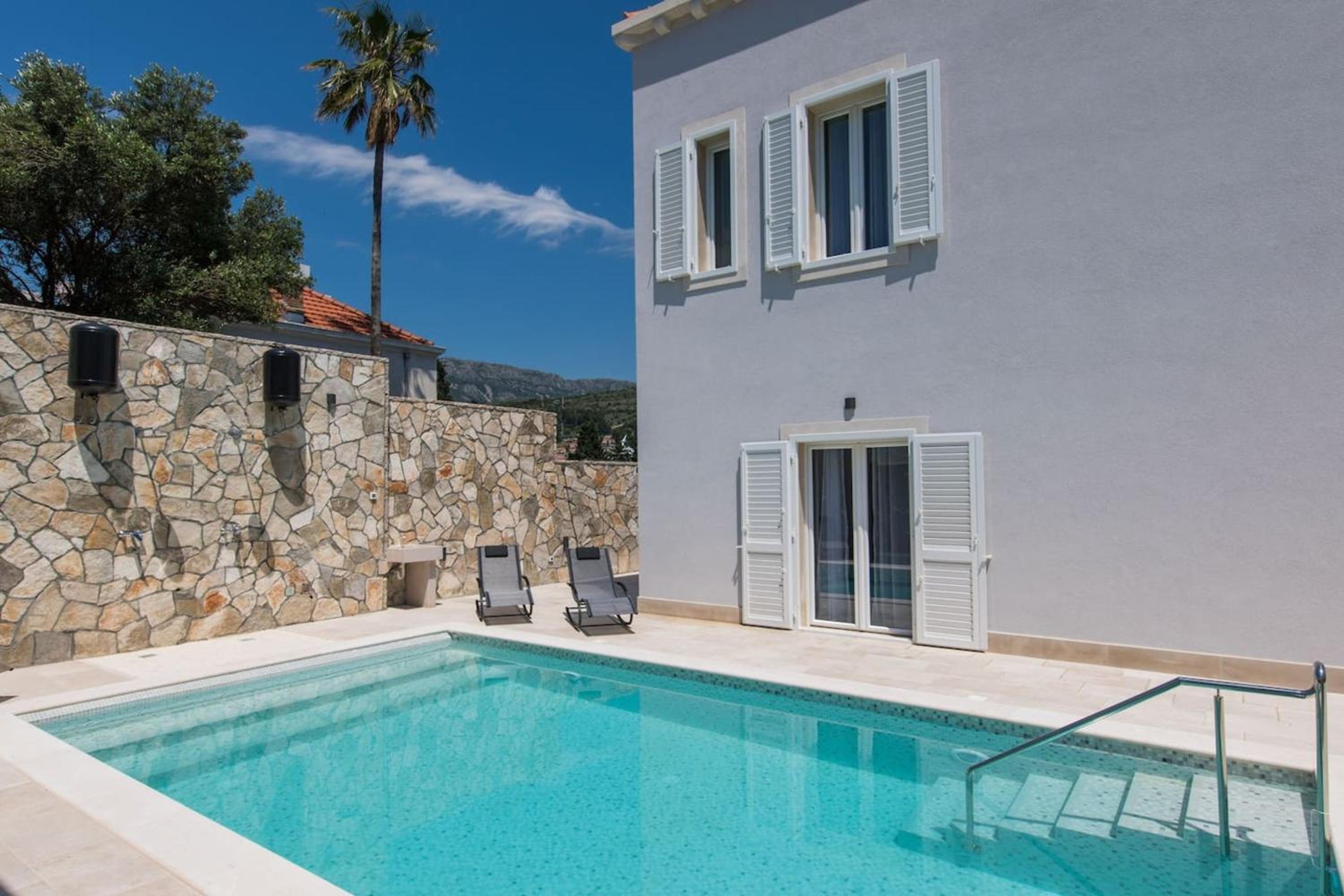 Spacious Villa with Private Pool in Dubrovnik