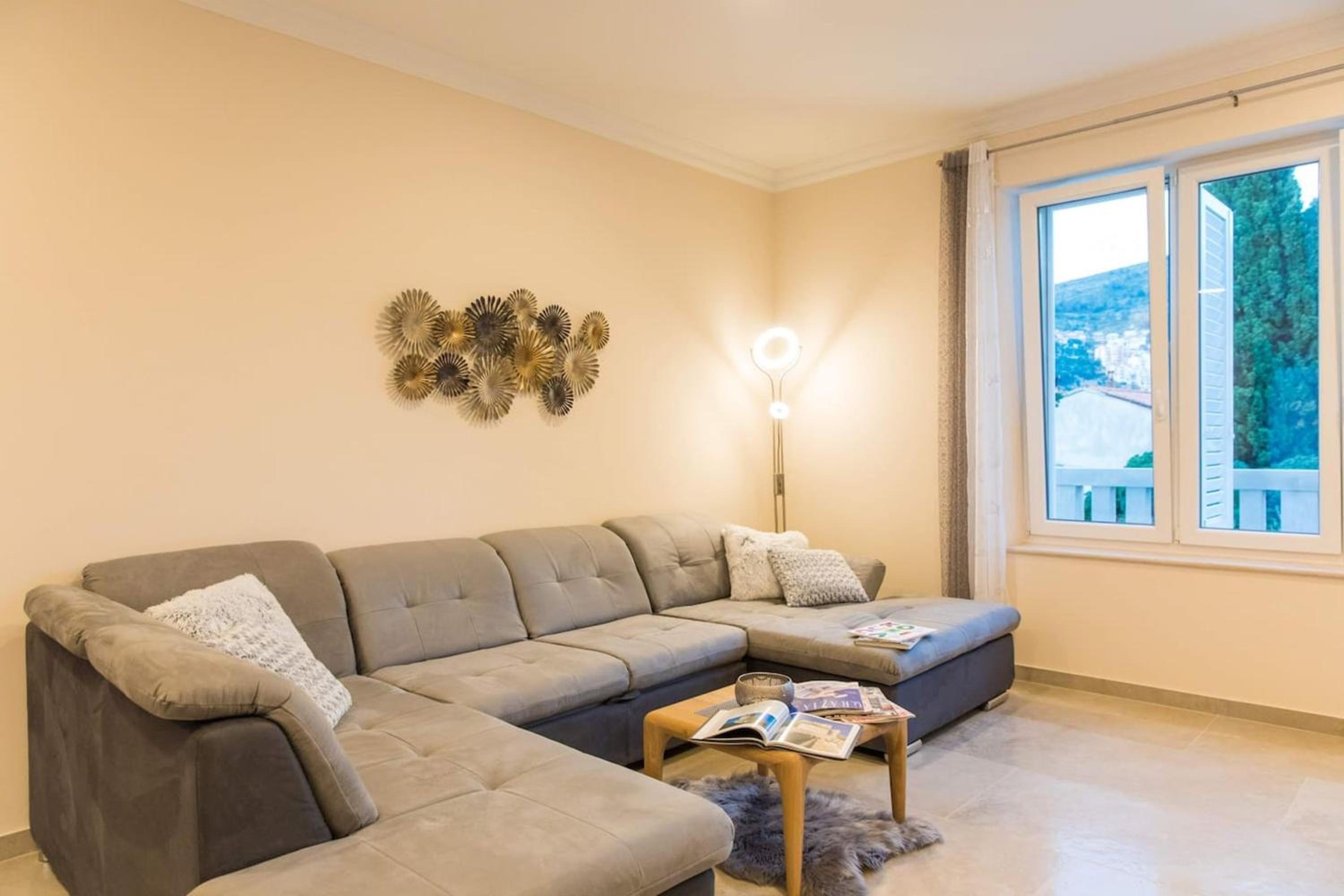 Spacious Villa with Private Pool in Dubrovnik
