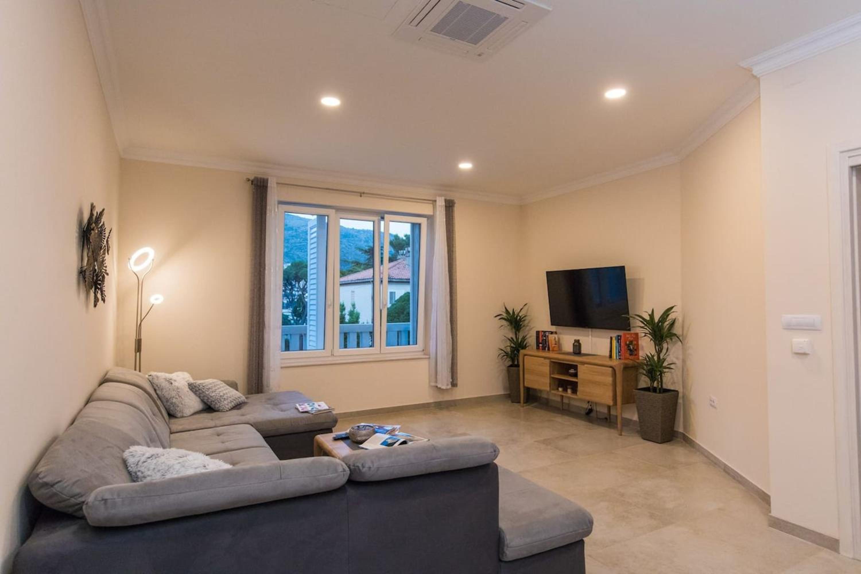 Spacious Villa with Private Pool in Dubrovnik