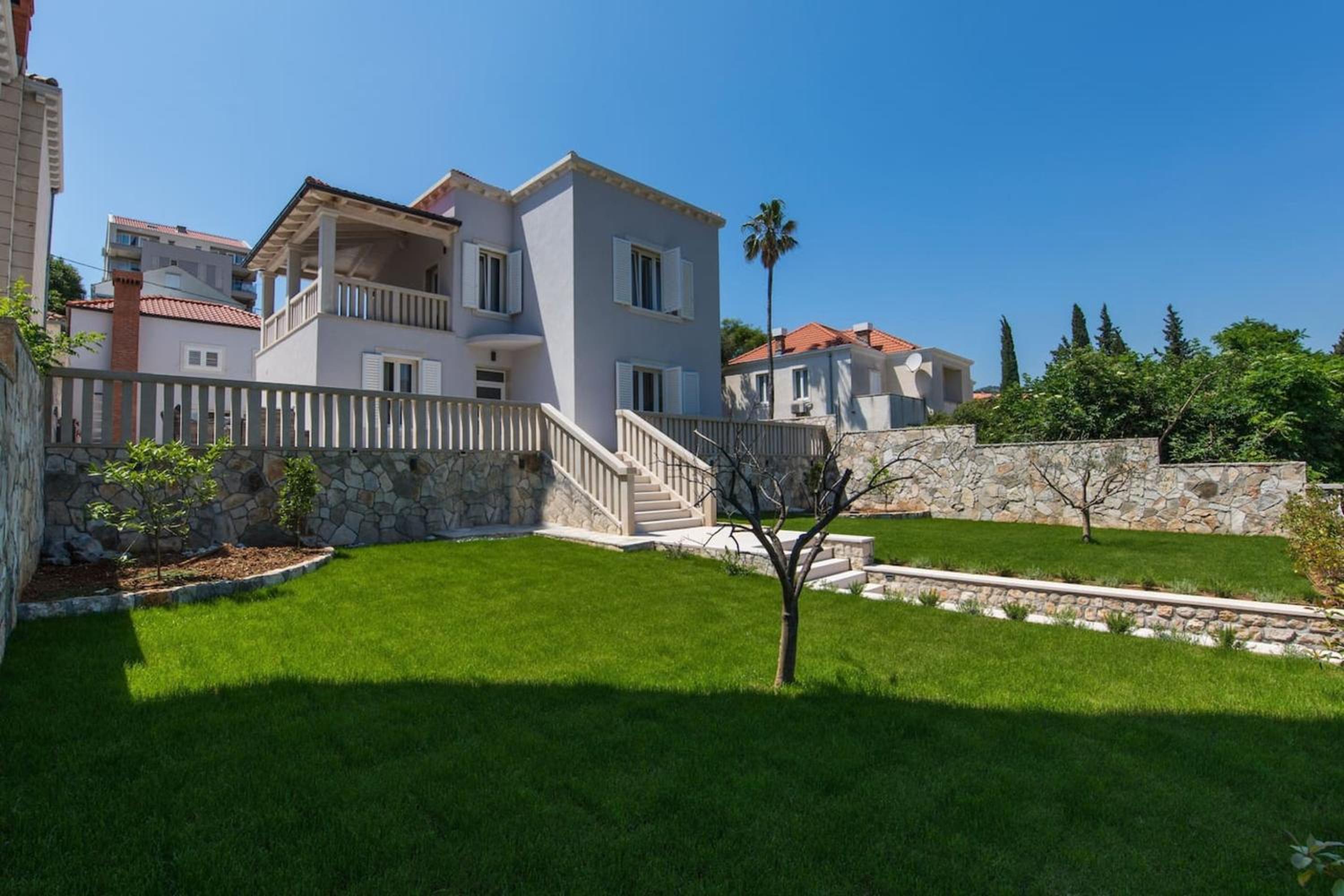 Spacious Villa with Private Pool in Dubrovnik