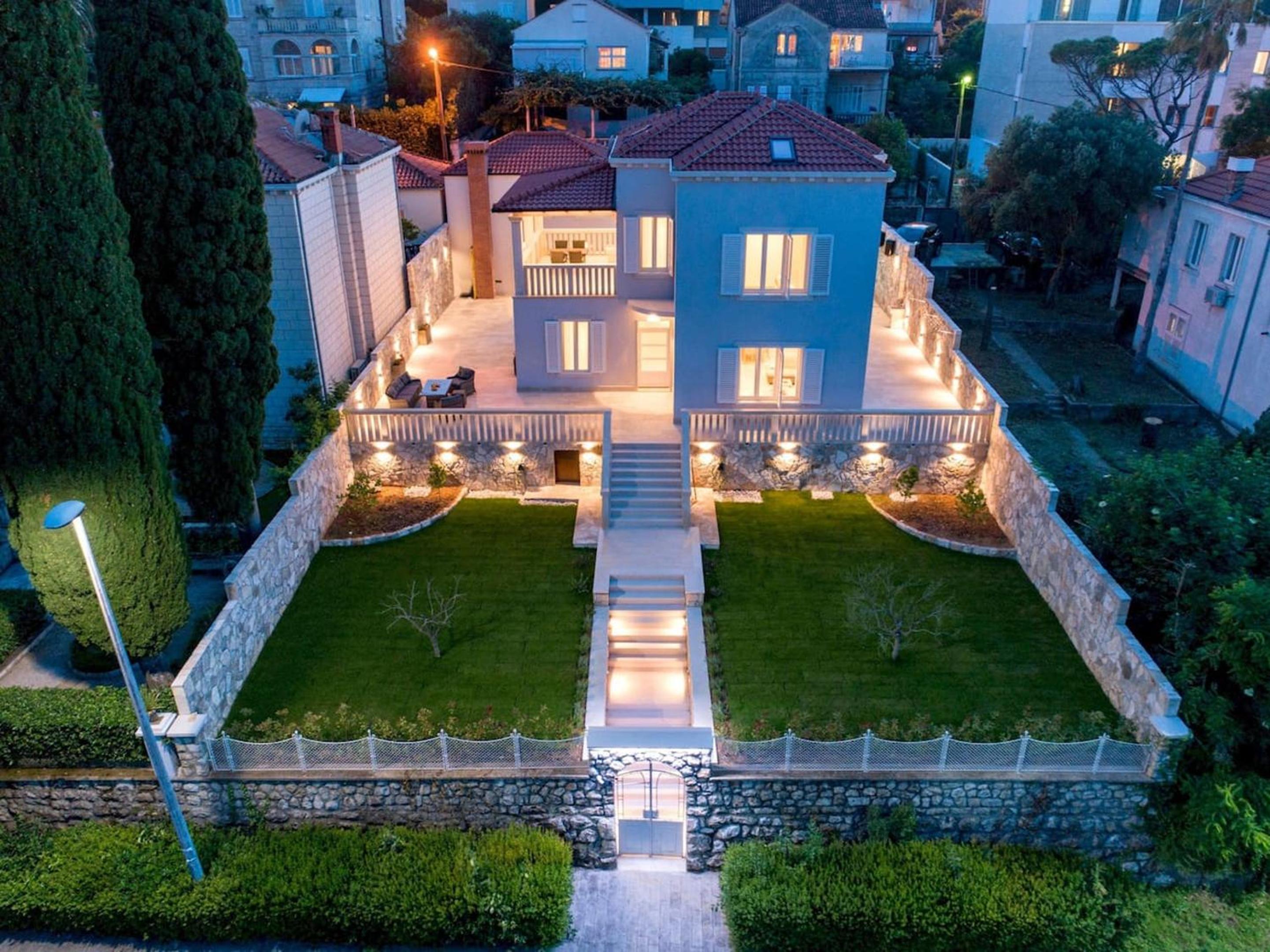 Spacious Villa with Private Pool in Dubrovnik