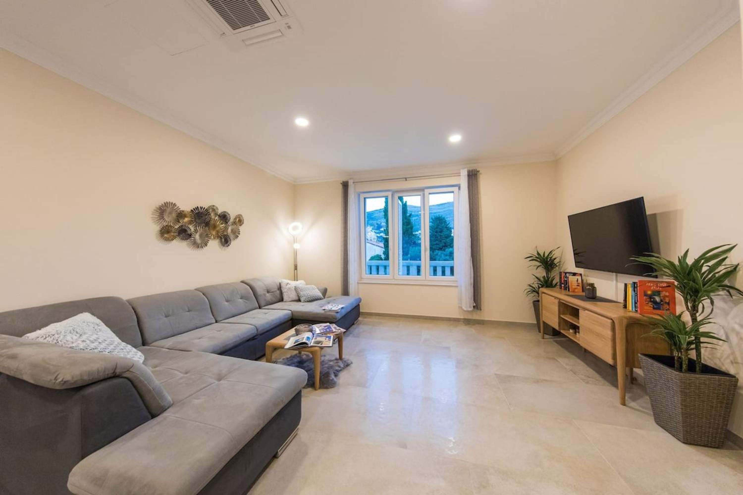 Spacious Villa with Private Pool in Dubrovnik