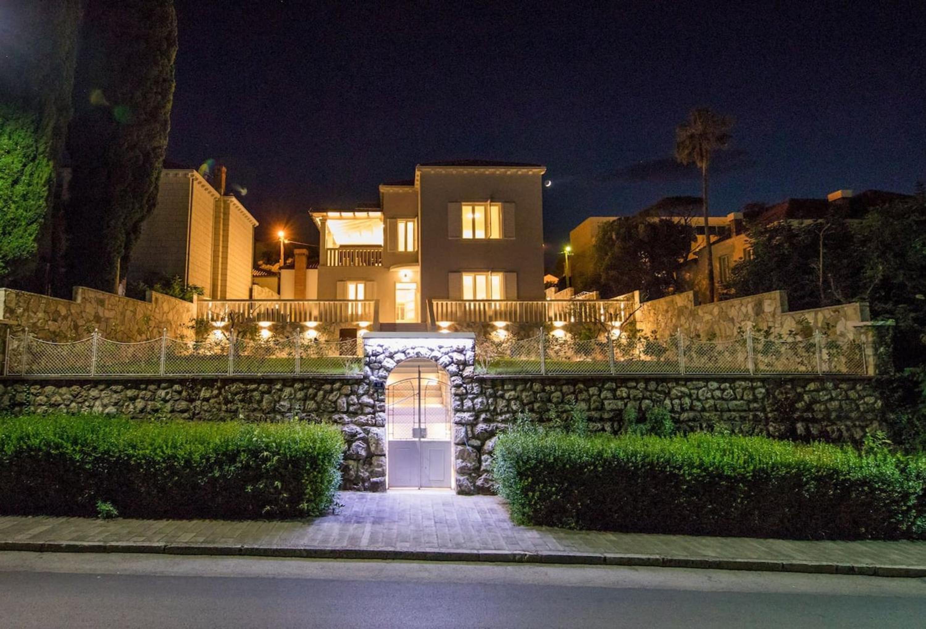 Spacious Villa with Private Pool in Dubrovnik