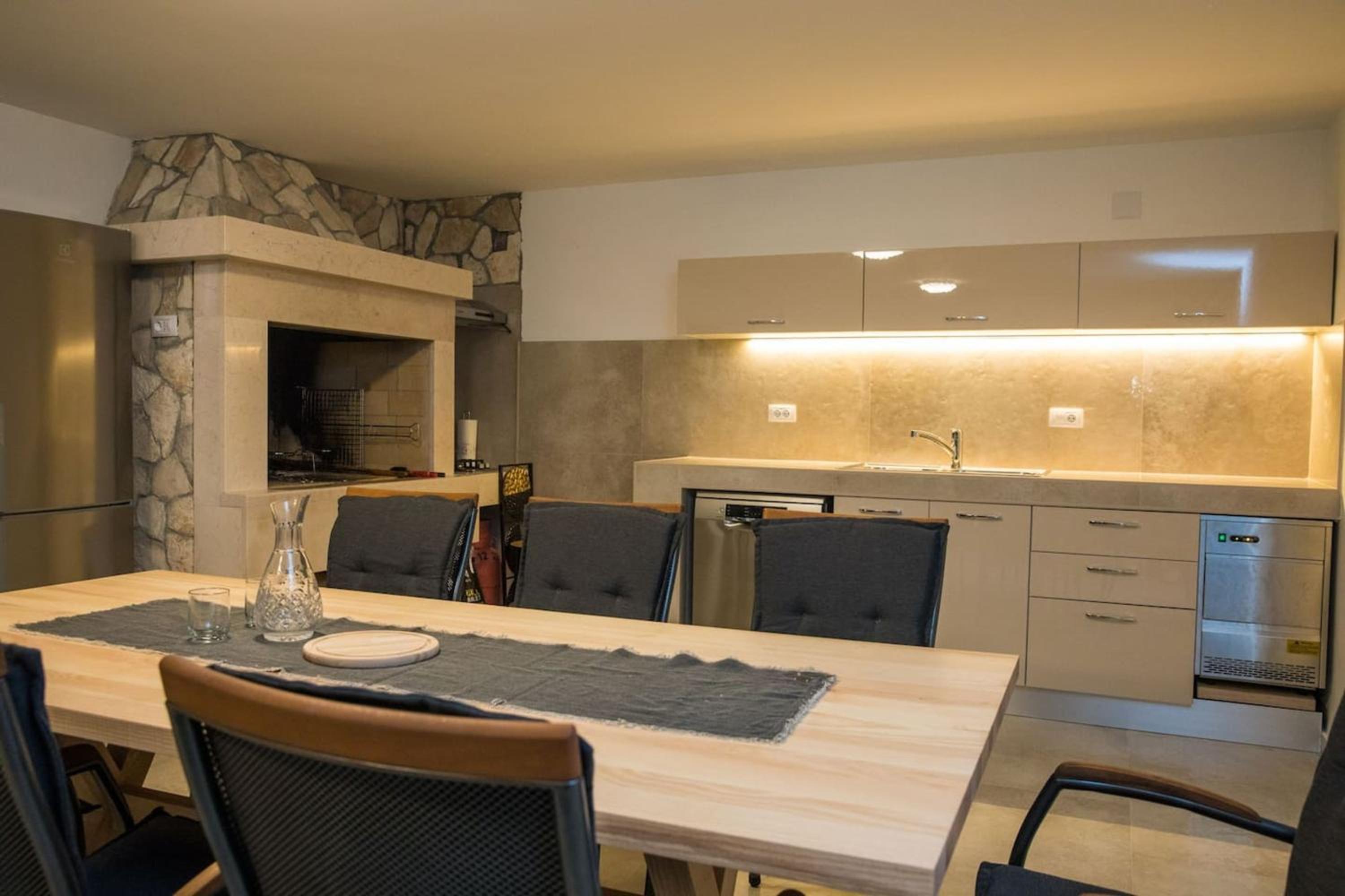 Spacious Villa with Private Pool in Dubrovnik