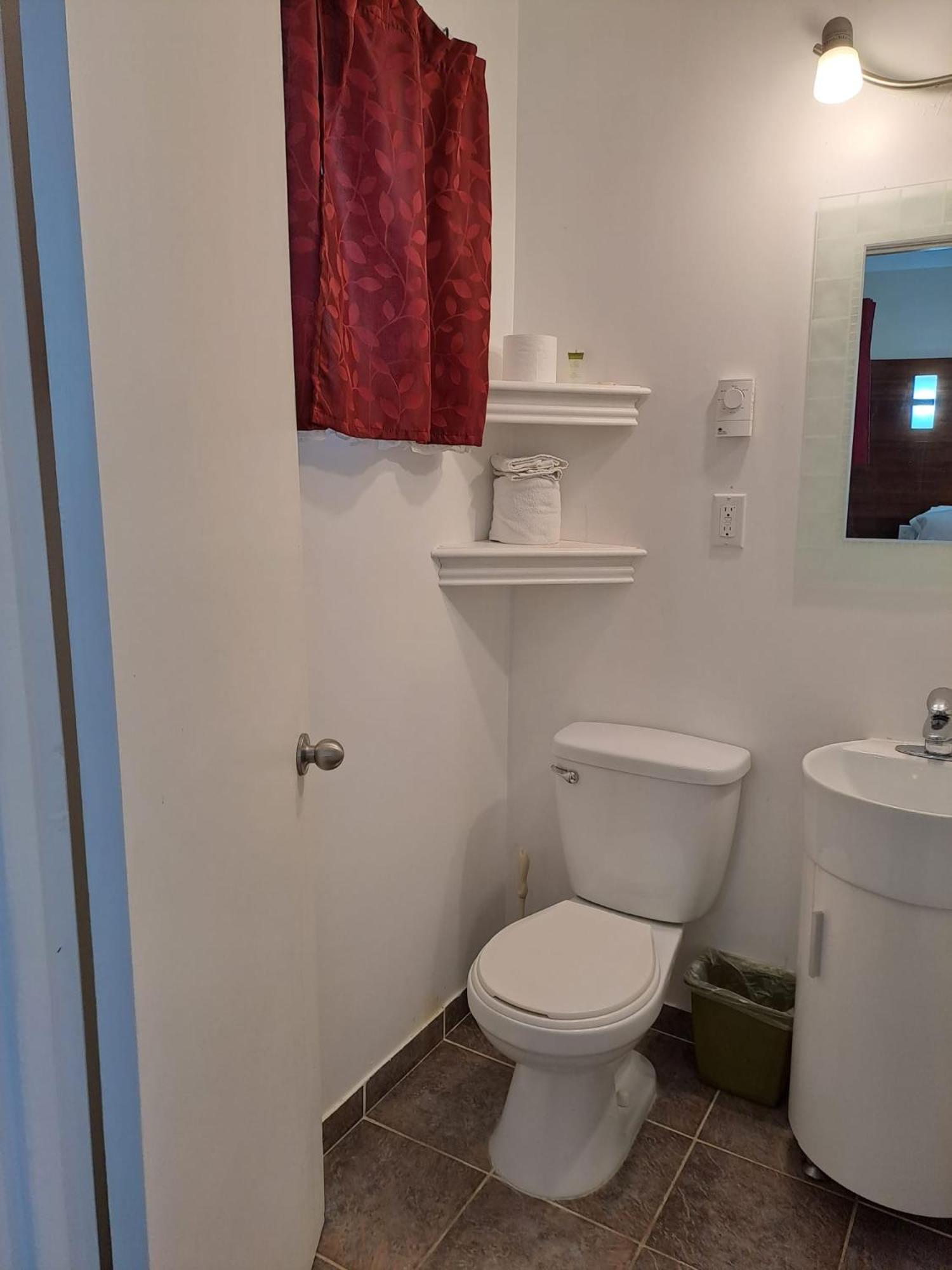 Three Island Motel