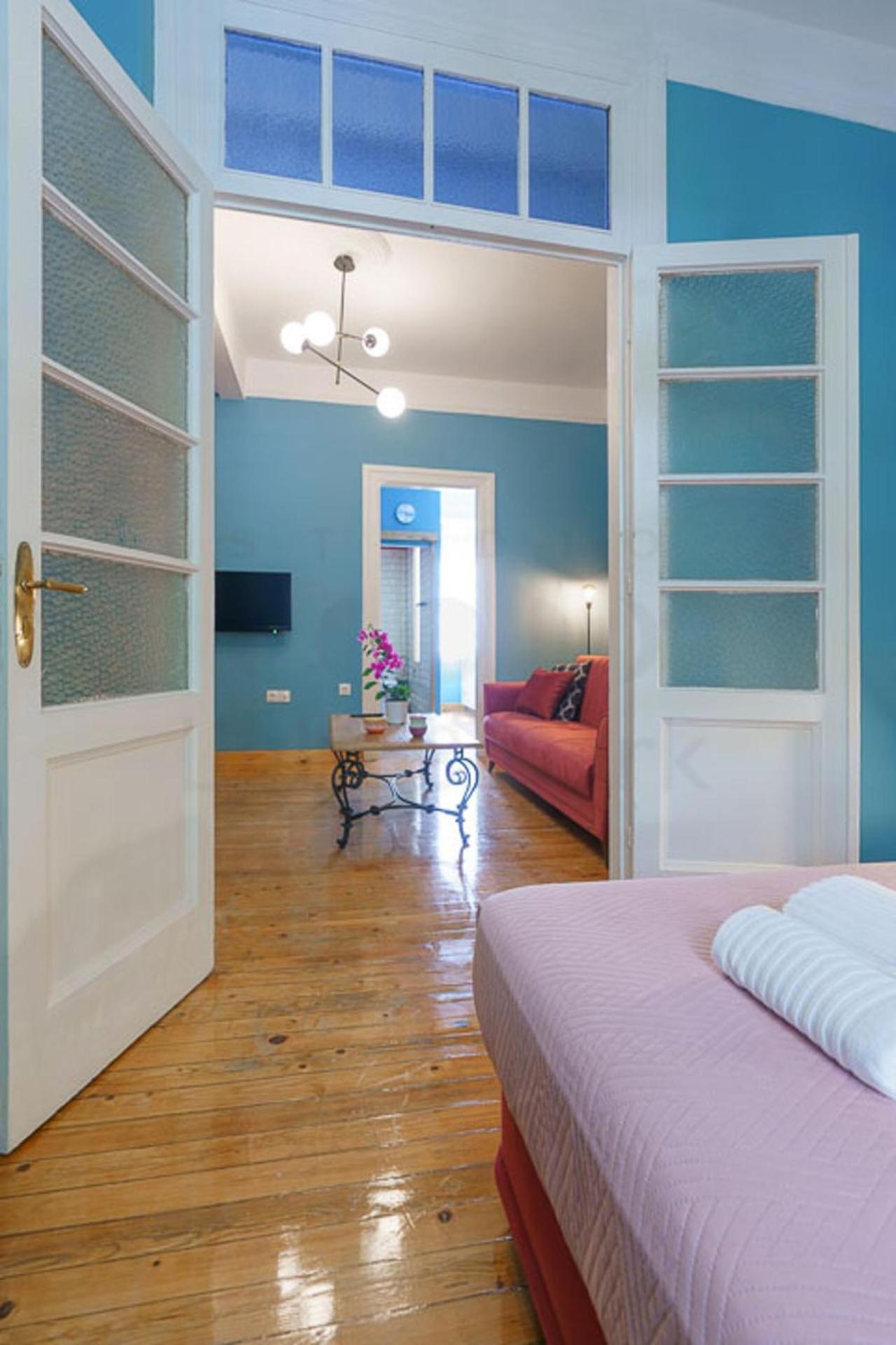 Luxury Art deco 1-Bed Apartment in Thessaloniki view 4