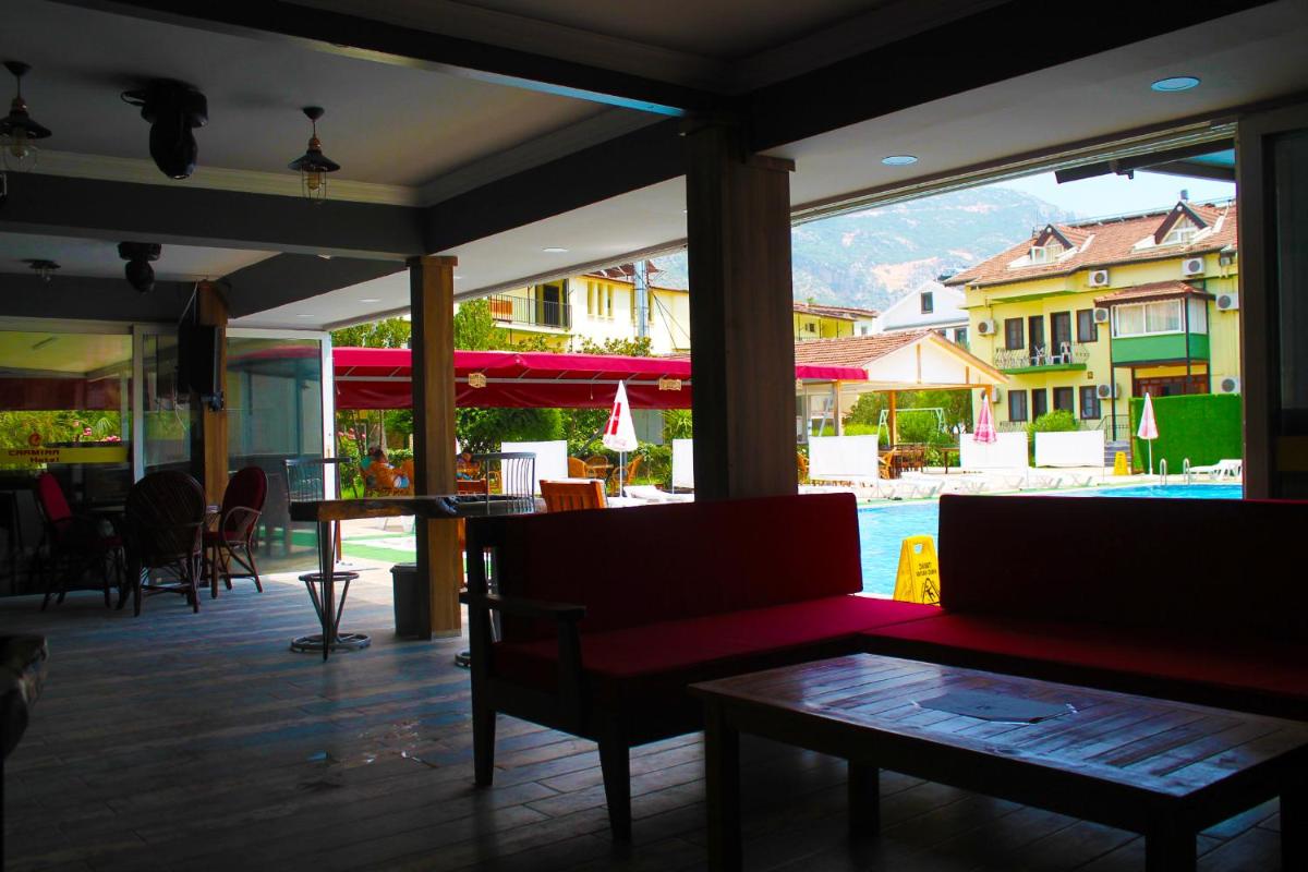Carmina Hotel