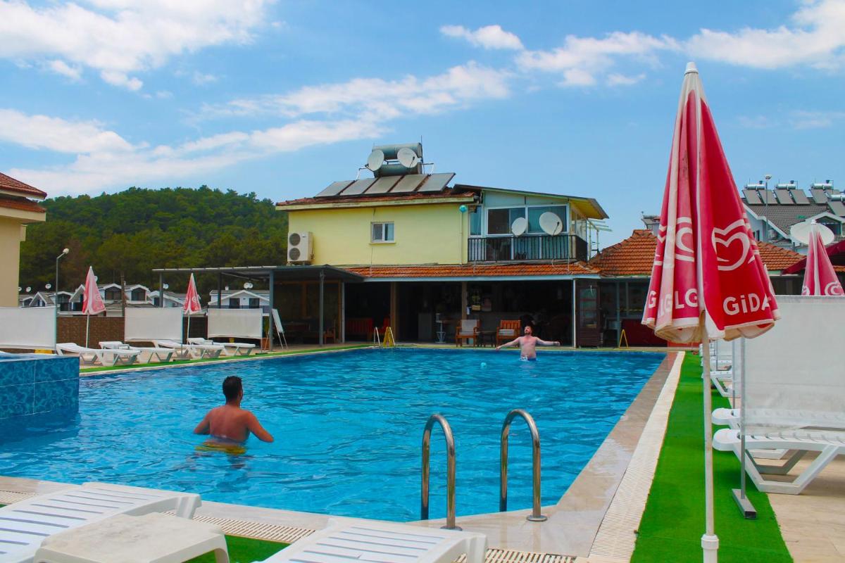 Carmina Hotel