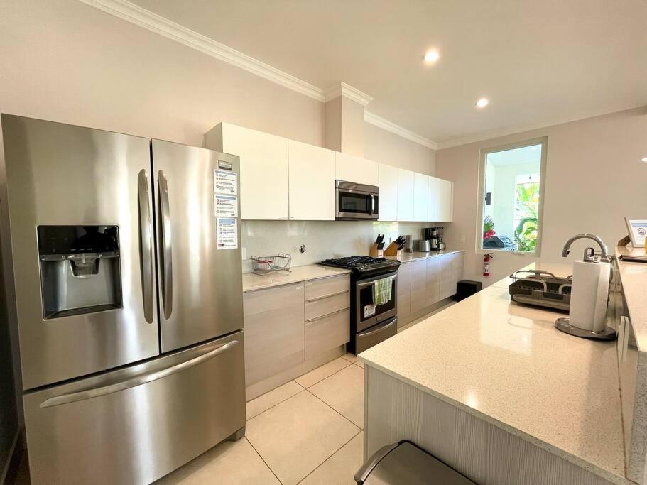 Laguna Lake House - Private Pool - King Bed - Sleeps 14