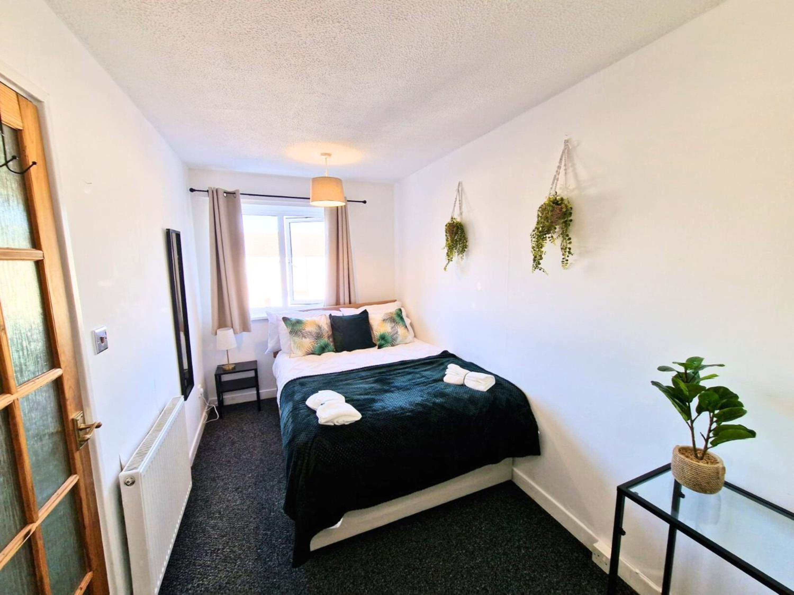 Spacious & comfy Home- very close to NEC Birmingham ,HS2 & Airport- Perfect for contractors & groups- free parking & Fast WiFi view 2