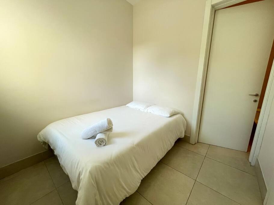 Laguna Lake House - Private Pool - King Bed - Sleeps 14