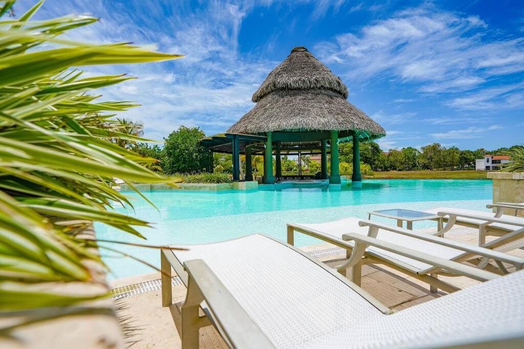 Laguna Lake House - Private Pool - King Bed - Sleeps 14
