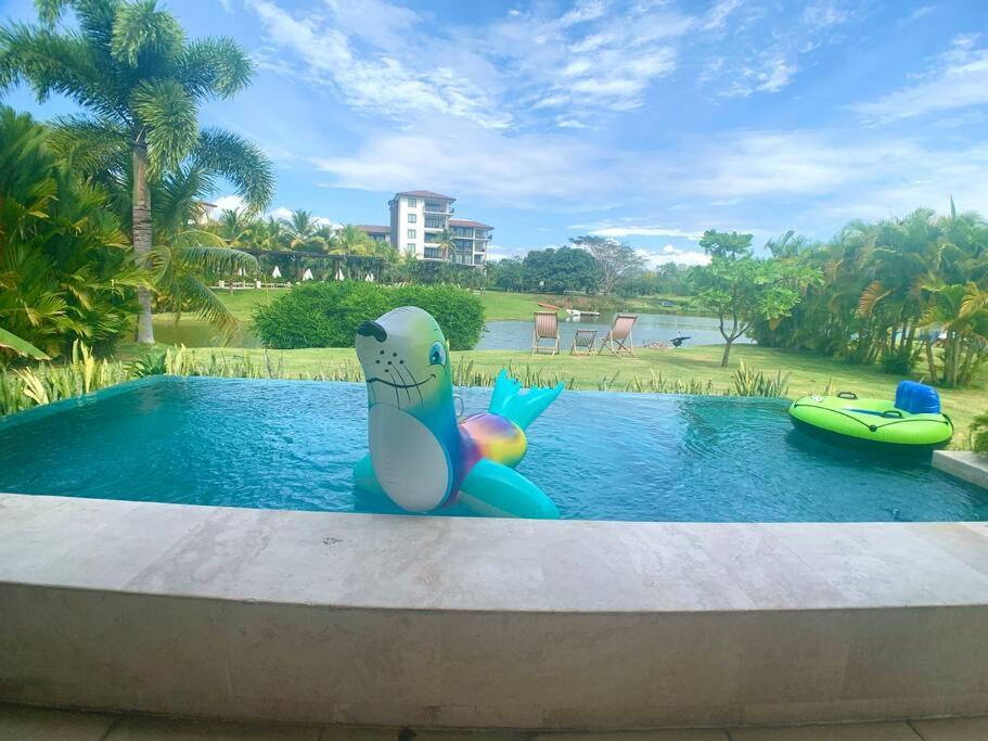 Laguna Lake House - Private Pool - King Bed - Sleeps 14