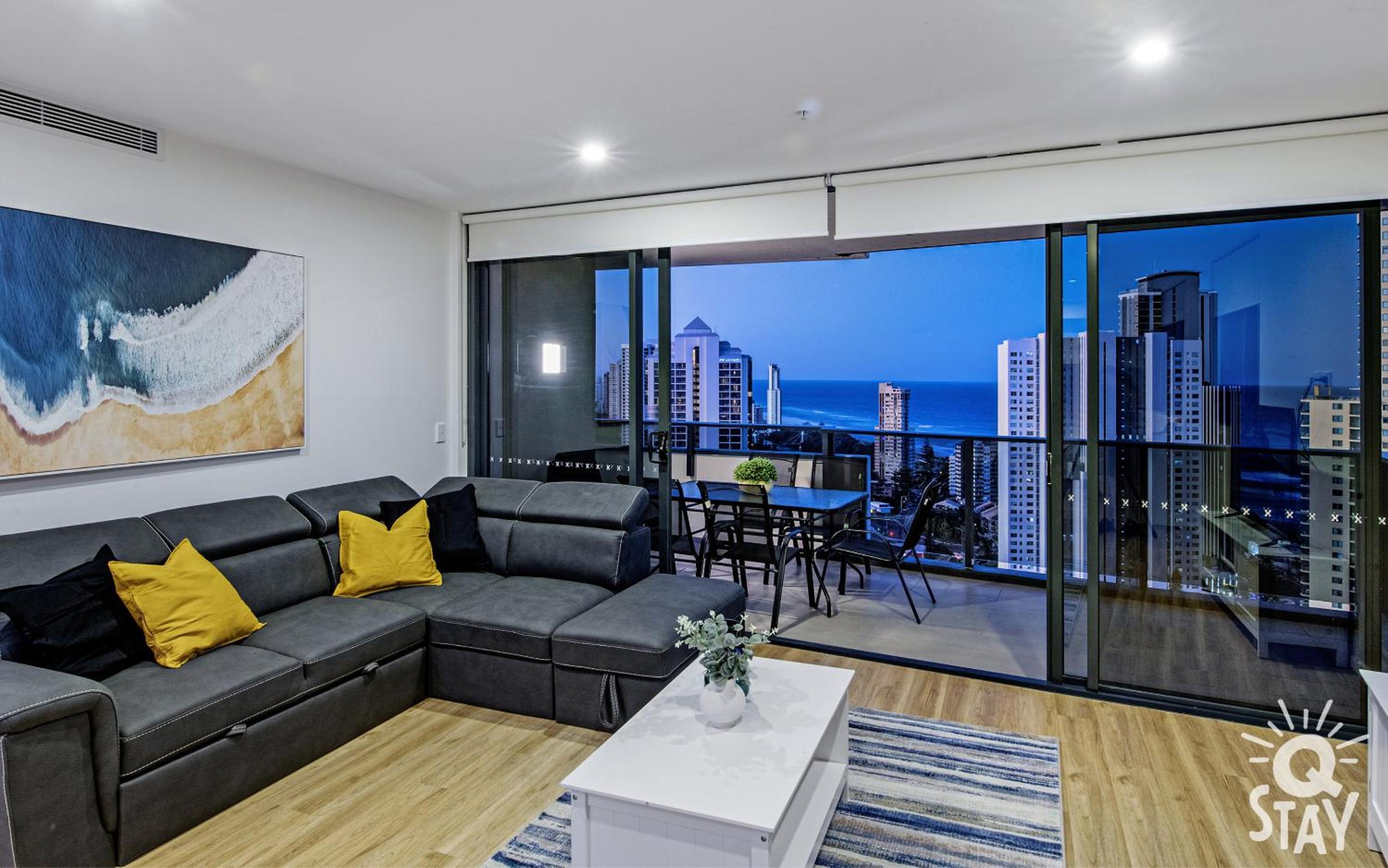 Ruby - 3 Bedroom Family Apartment with Views!