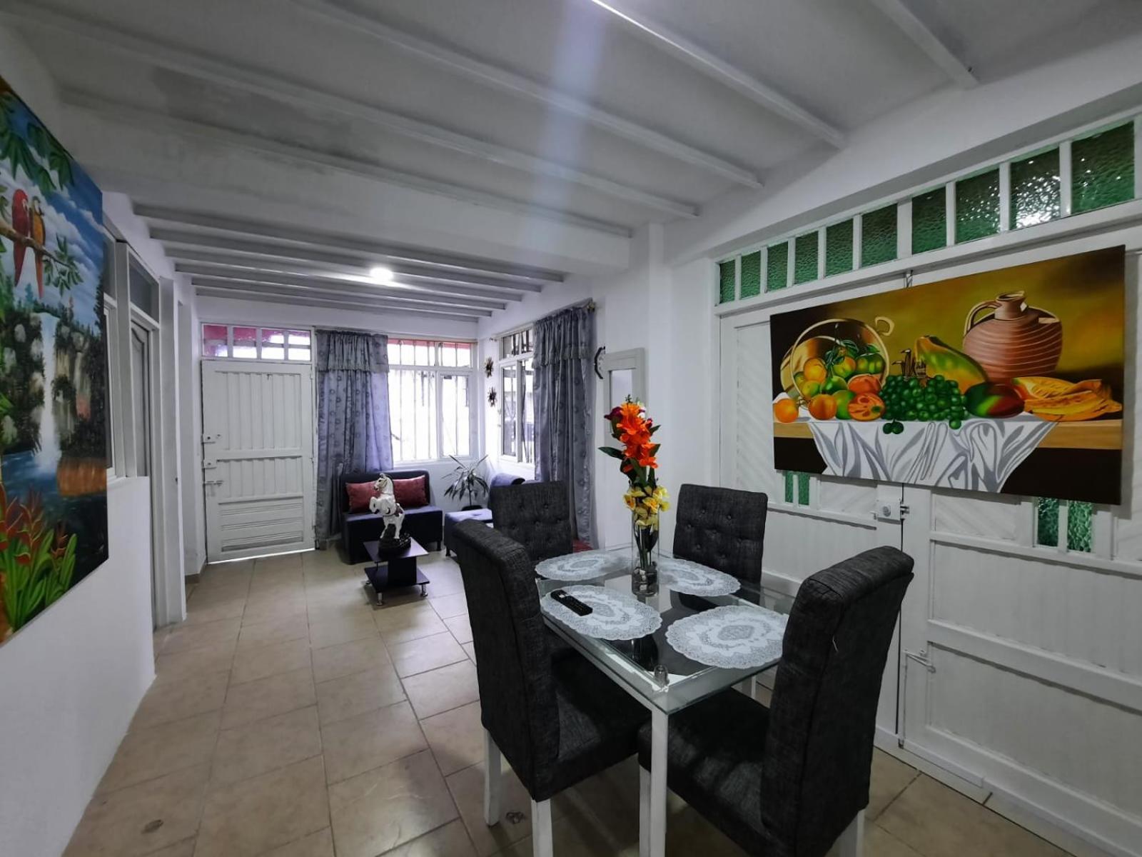 Espectacular apartamento primer piso capacidad 6 personas