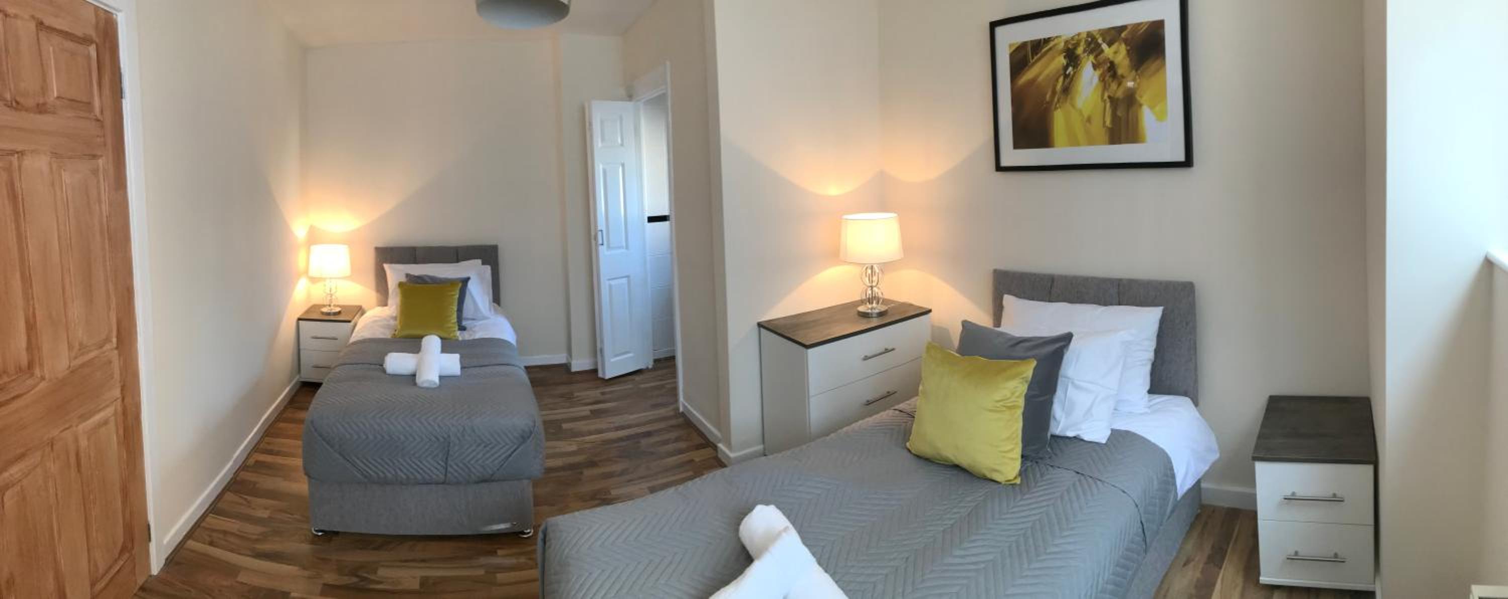 Modern 2bed close to the Promenade & Theatre view 5